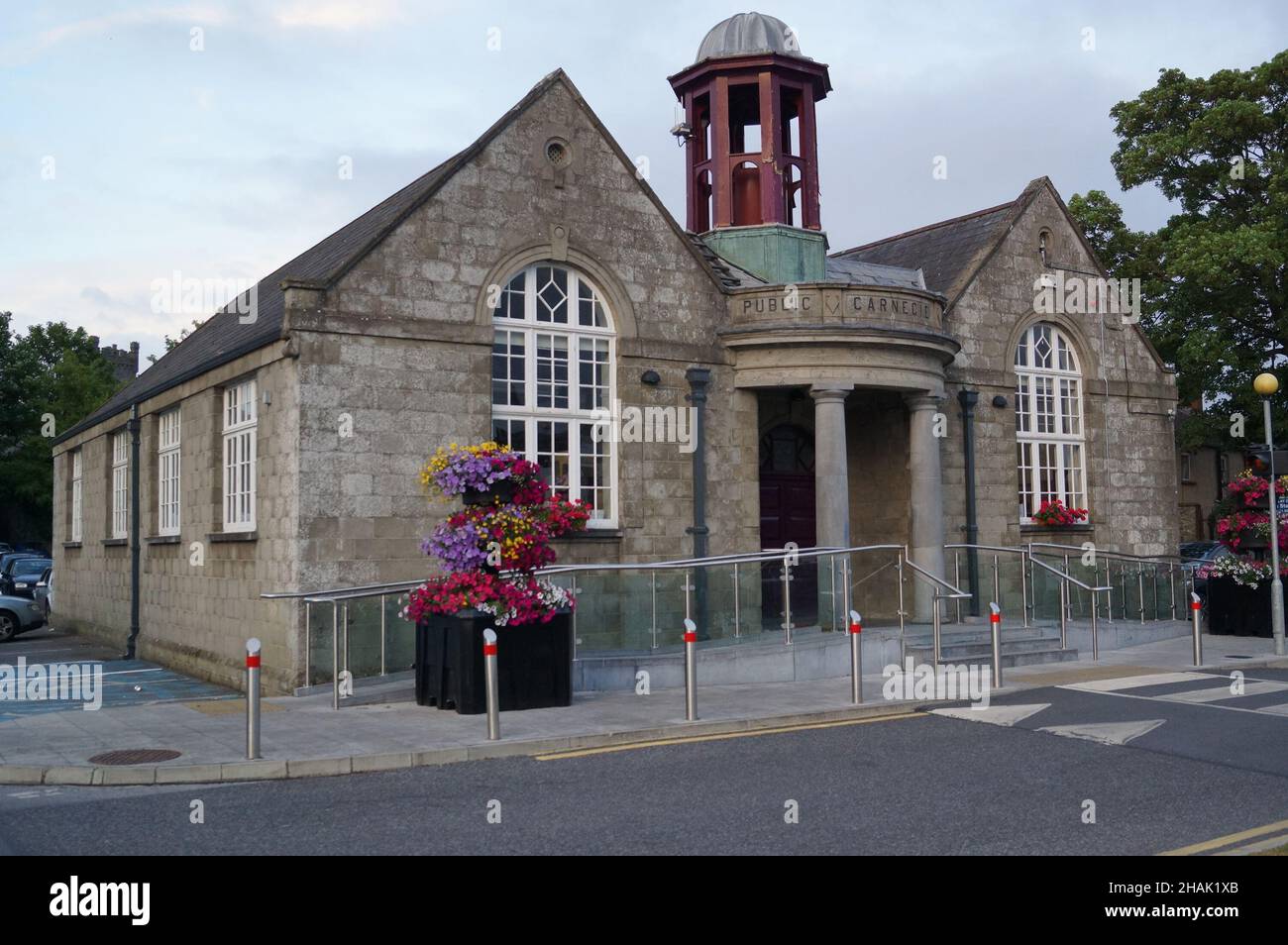 Kilkenny, County Kilkenny, Irland: Das Gebäude der Public Library oder Carnegie Library Stockfoto