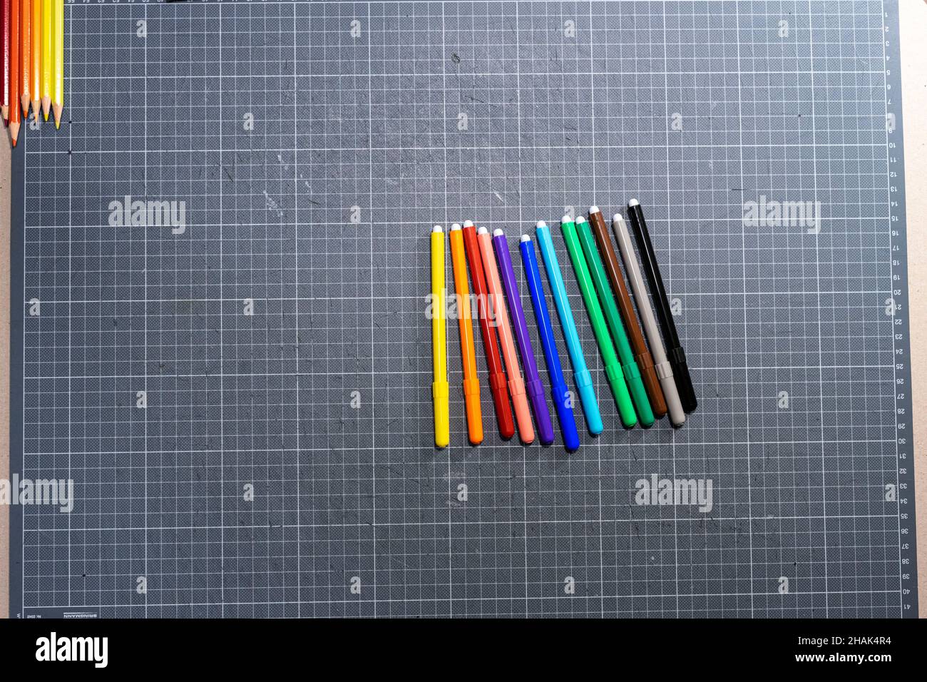 Bunte Stifte und Bleistifte bereit für etwas Färbung Stockfoto