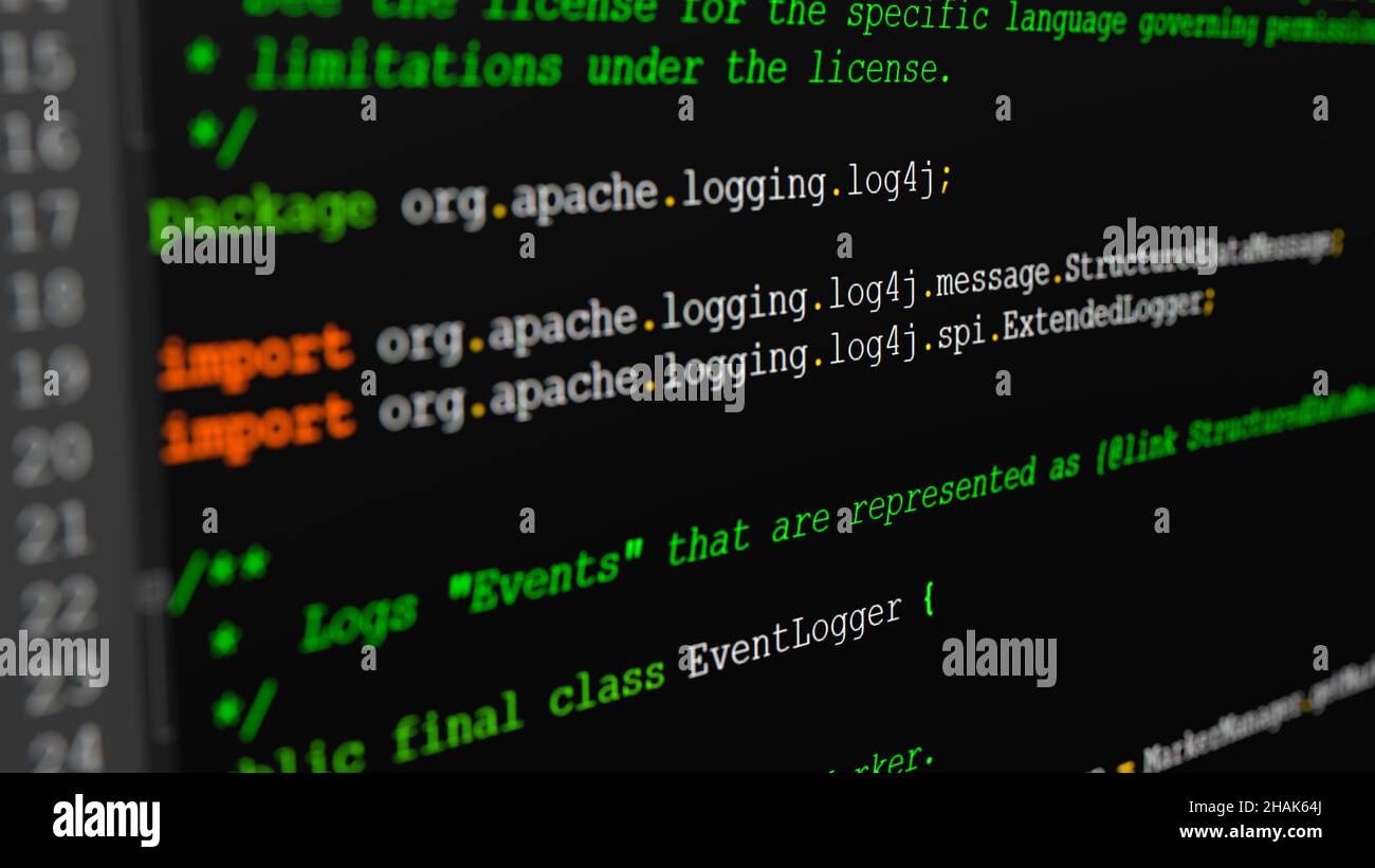 Java Quellcode des log4j Event Logger Frameworks auf einem Bildschirm in Nahaufnahme mit selektivem Fokus. Die Sicherheitsverletzung in log4j / Log4Shell ist eine davon Stockfoto