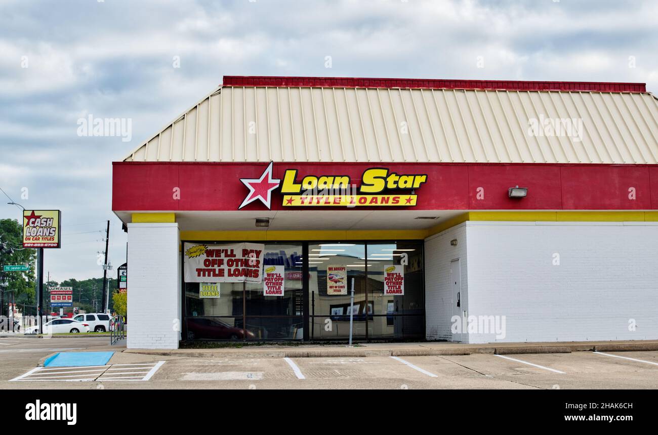 Houston, Texas USA 11-12-2021: Loan Star Storefront und Parkplatz in Houston TX. American Titel Darlehen Unternehmen im Jahr 1990 gegründet. Stockfoto