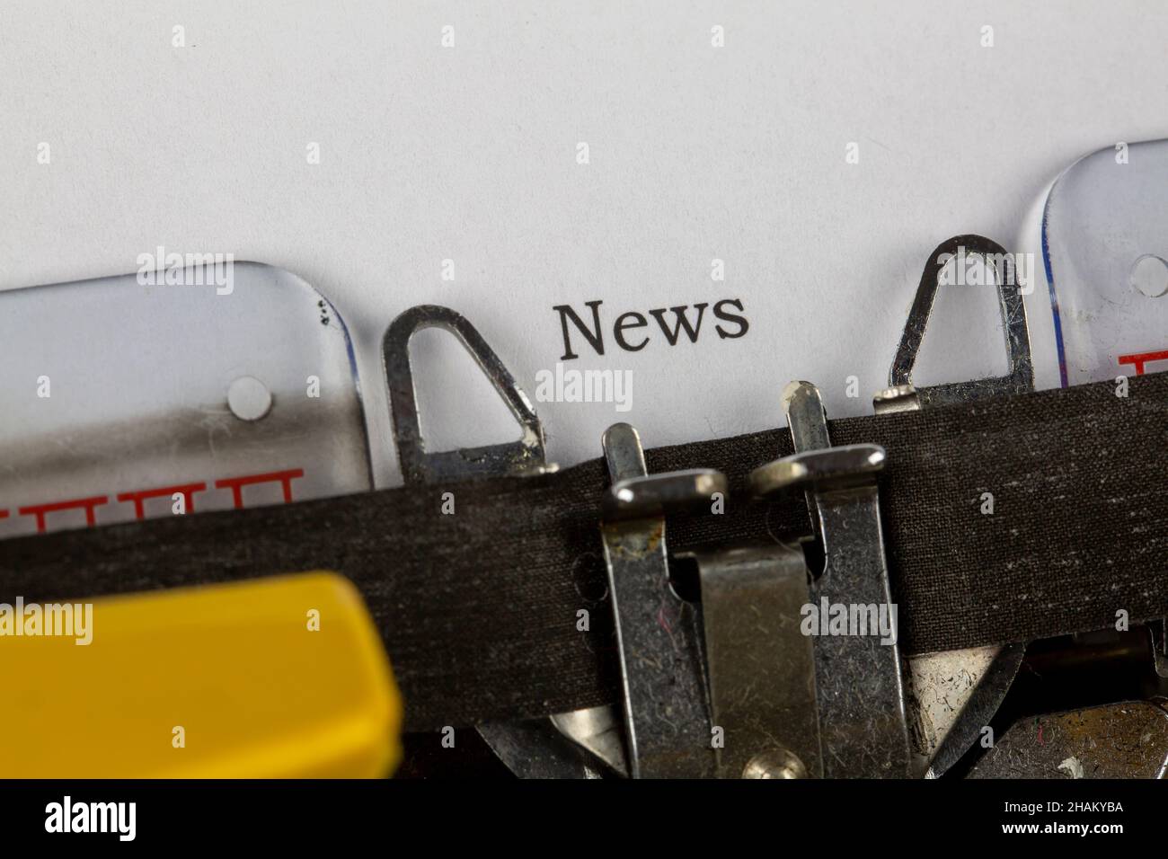 Alte Schreibmaschine mit Text News Stockfoto