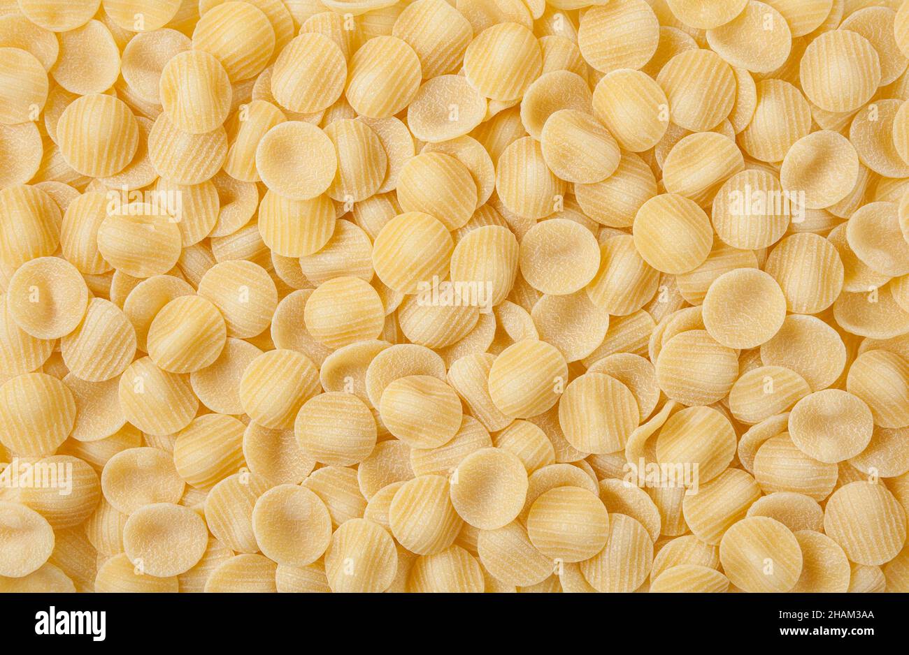 Uncooked orecchiette Pasta Hintergrund Stockfoto