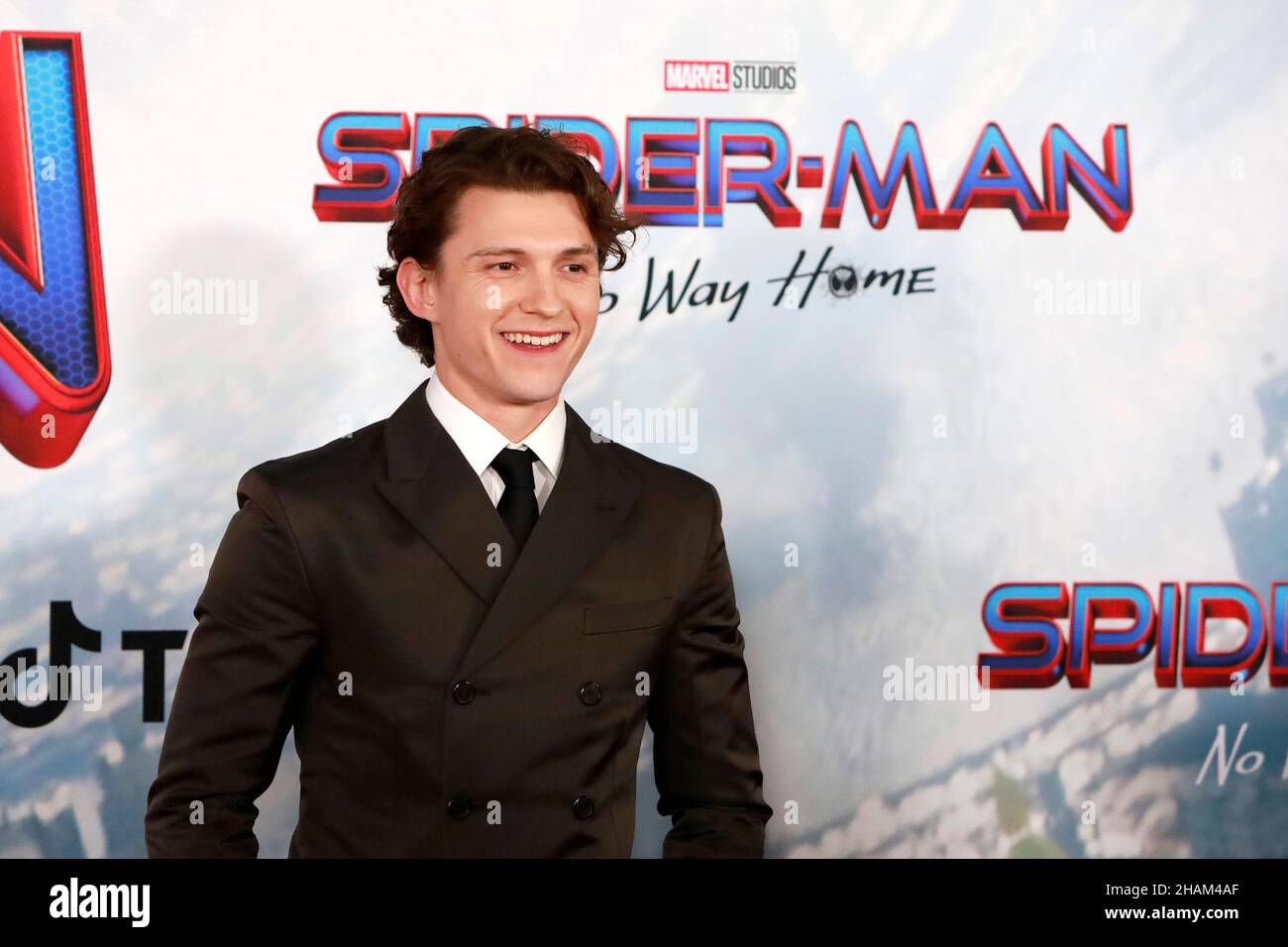 LOS ANGELES - DEZ 13: Tom Holland im Spider-man: No Way Home Premiere im Village Theatre am 13. Dezember 2021 in Los Angeles, CA Stockfoto