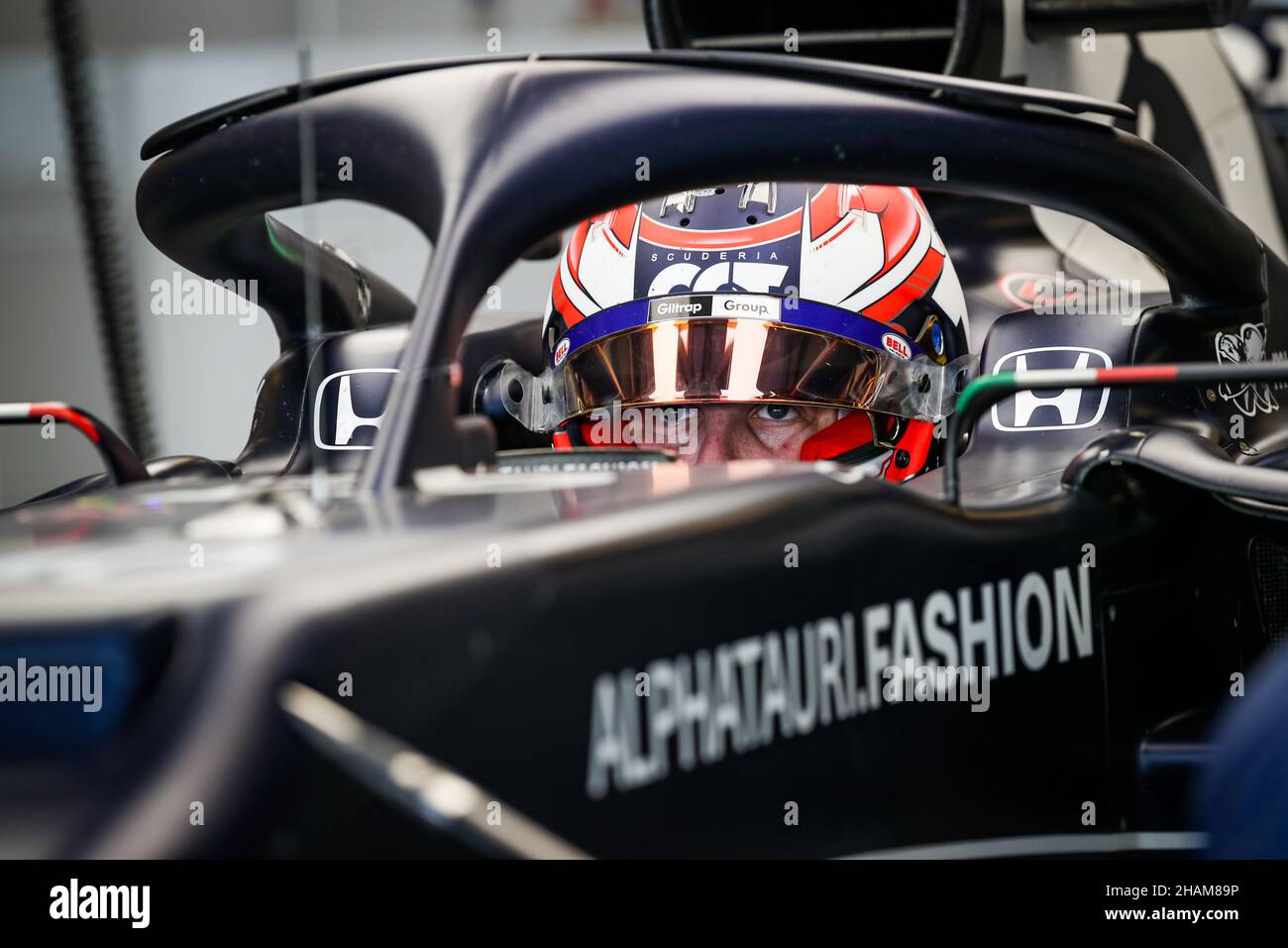 LAWSON Liam (nzl), Scuderia AlphaTauri Honda AT02, Porträt während der Nachsaison-Tests 2021 vom 14. Bis 15. Dezember 2021 auf dem Yas Marina Circuit, auf der Insel Yas, Abu Dhabi - Foto: Florent Gooden/DPPI/LiveMedia Stockfoto