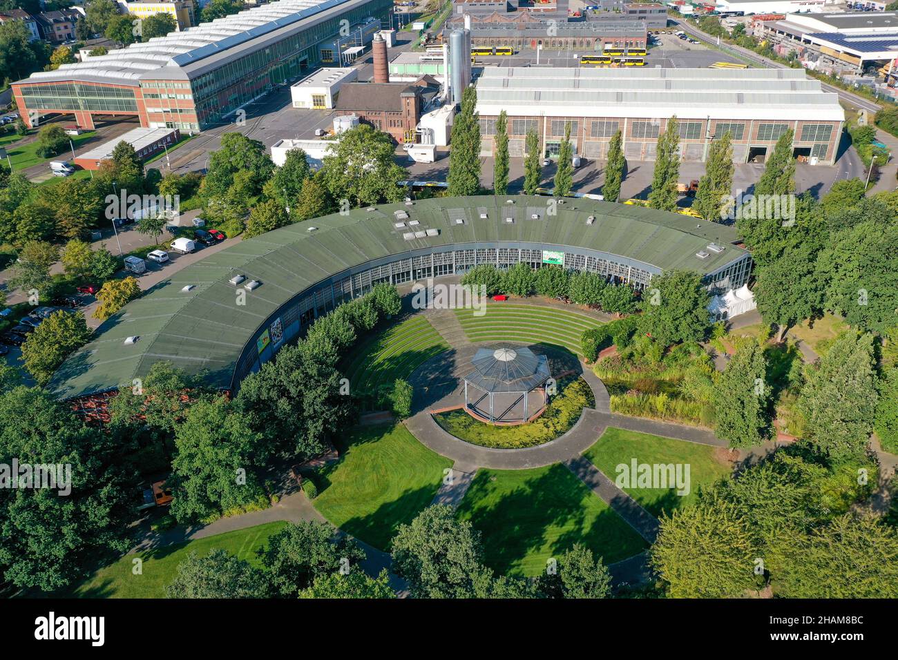 Mülheim an der Ruhr, Ruhrgebiet, Nordrhein-Westfalen, Deutschland - Park MueGa mit dem Rundhaus Ruhr, heute Veranstaltungsort, Mülheims Garten an der Ruhr. Stockfoto