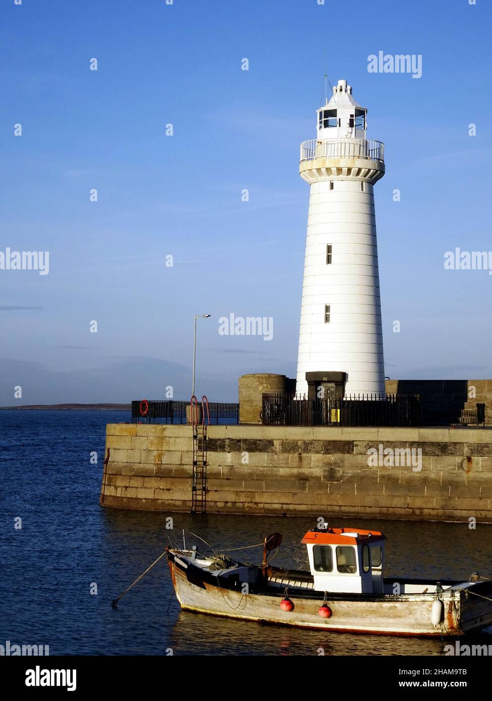 Donaghadee Leuchtturm im Abendlicht, Wahrzeichen in Nordirland Stockfoto