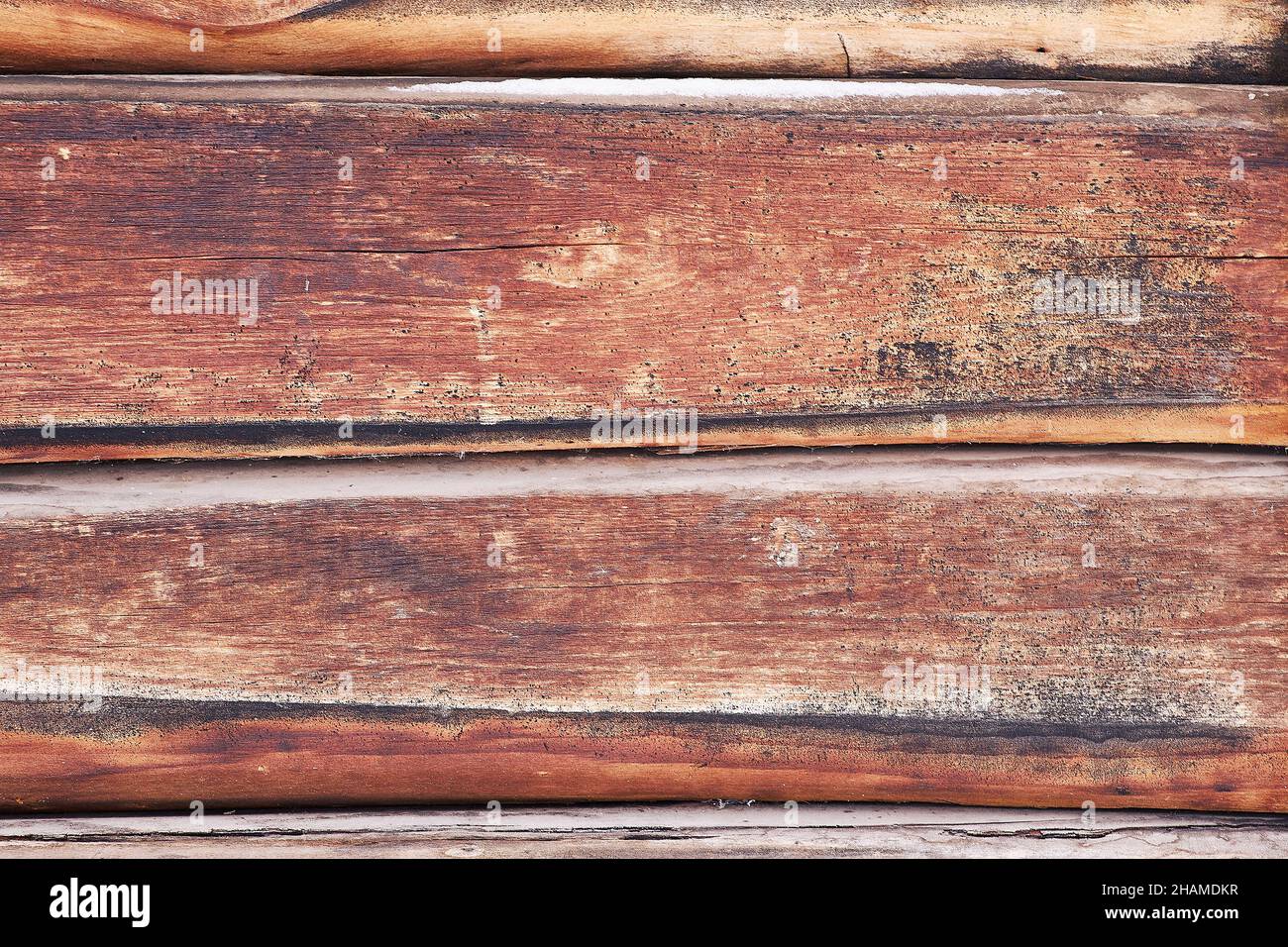 Hintergrund von alten Holzplanken in brauner Farbe mit dunklen Flecken und ungleichmäßiger Textur Stockfoto
