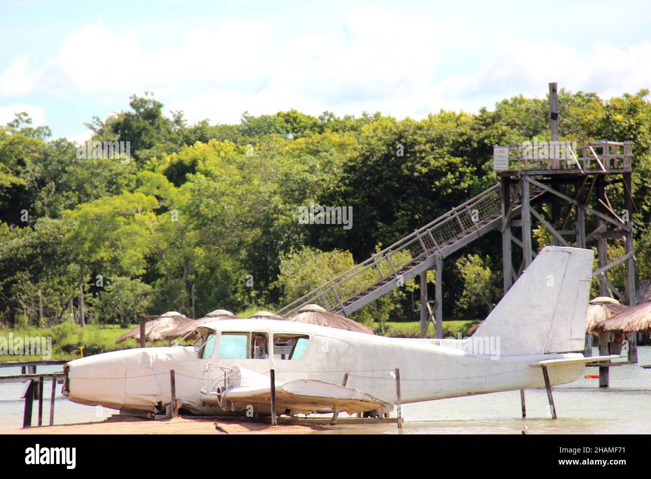 Dekoratives Flugzeug am Praia da Figueira in Bonito, Mato Grosso do Sul, Brasilien. Januar 2013 Stockfoto