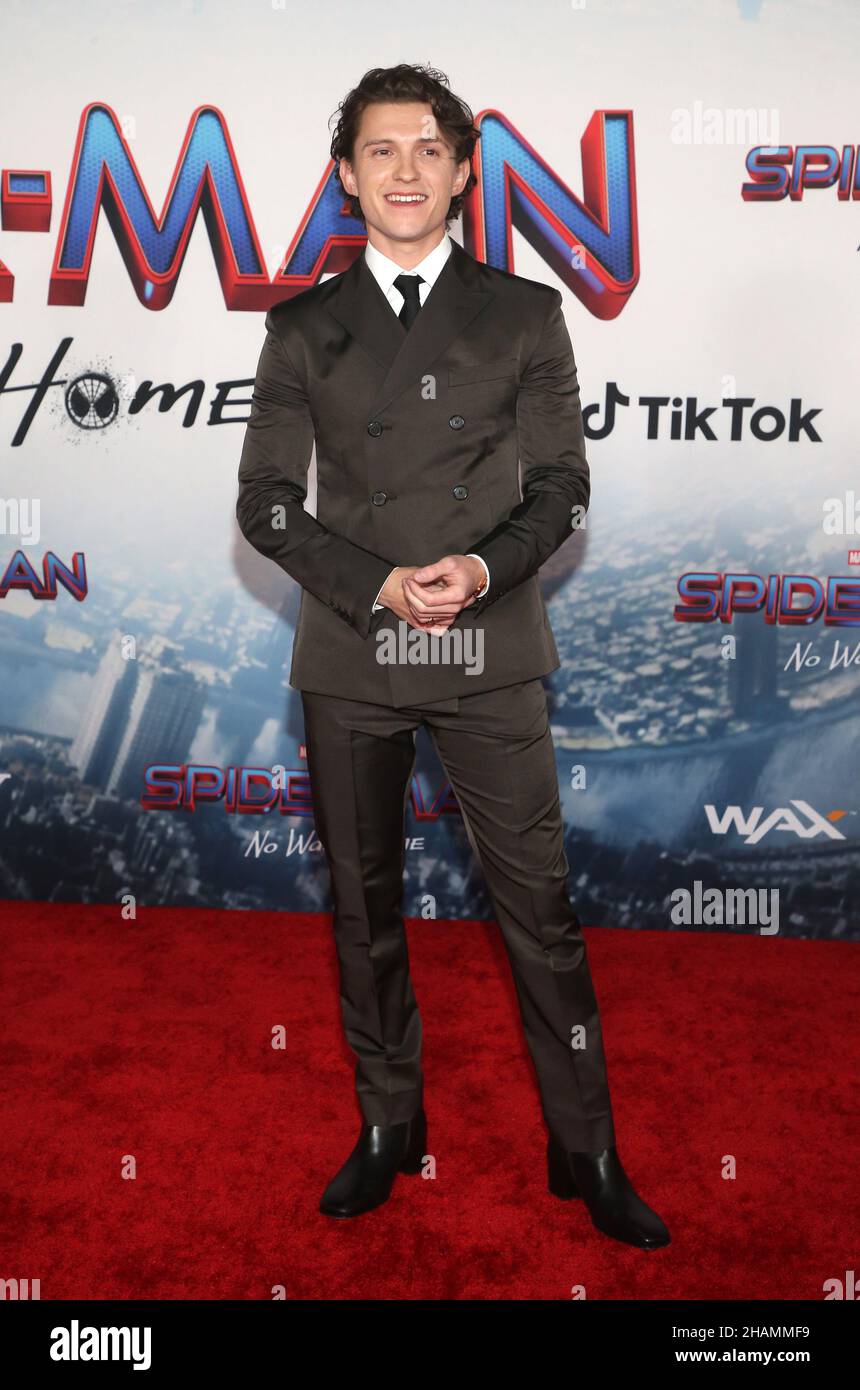 Los Angeles, Ca. 13th Dez 2021. Tom Holland bei der LA-Premiere von Spider-man: No Way Home am 13. Dezember 2021 im Regency Village Theater in Los Angeles, Kalifornien. Quelle: Saye Sadou/Media Punch/Alamy Live News Stockfoto
