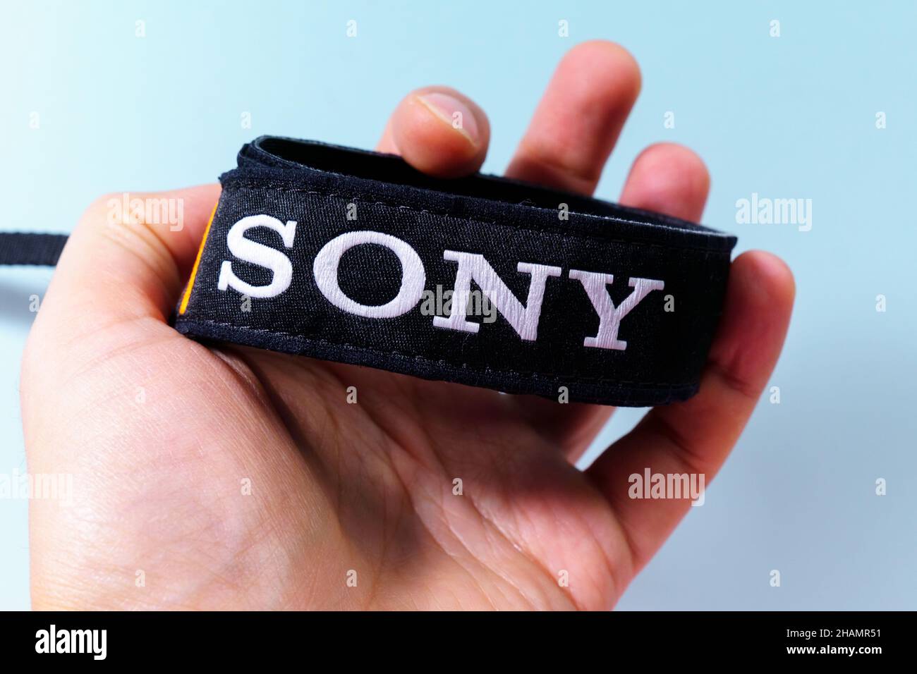 Tjumen, Russland, 15. Oktober 2021: Sony Firmenlogo. Dieses japanische Unternehmen stellt elektronische Produkte her. Stockfoto