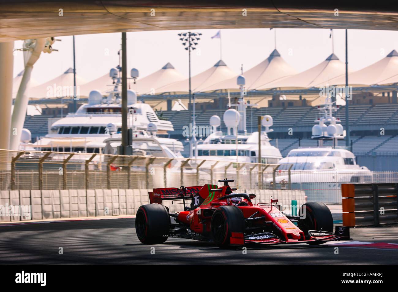 16 LECLERC Charles (mco), Scuderia Ferrari, Aktion während der Nachsaison 2021 Tests vom 14. Bis 15. Dezember 2021 auf dem Yas Marina Circuit, auf der Insel Yas, Abu Dhabi - Foto: Antonin Vincent/DPPI/LiveMedia Stockfoto