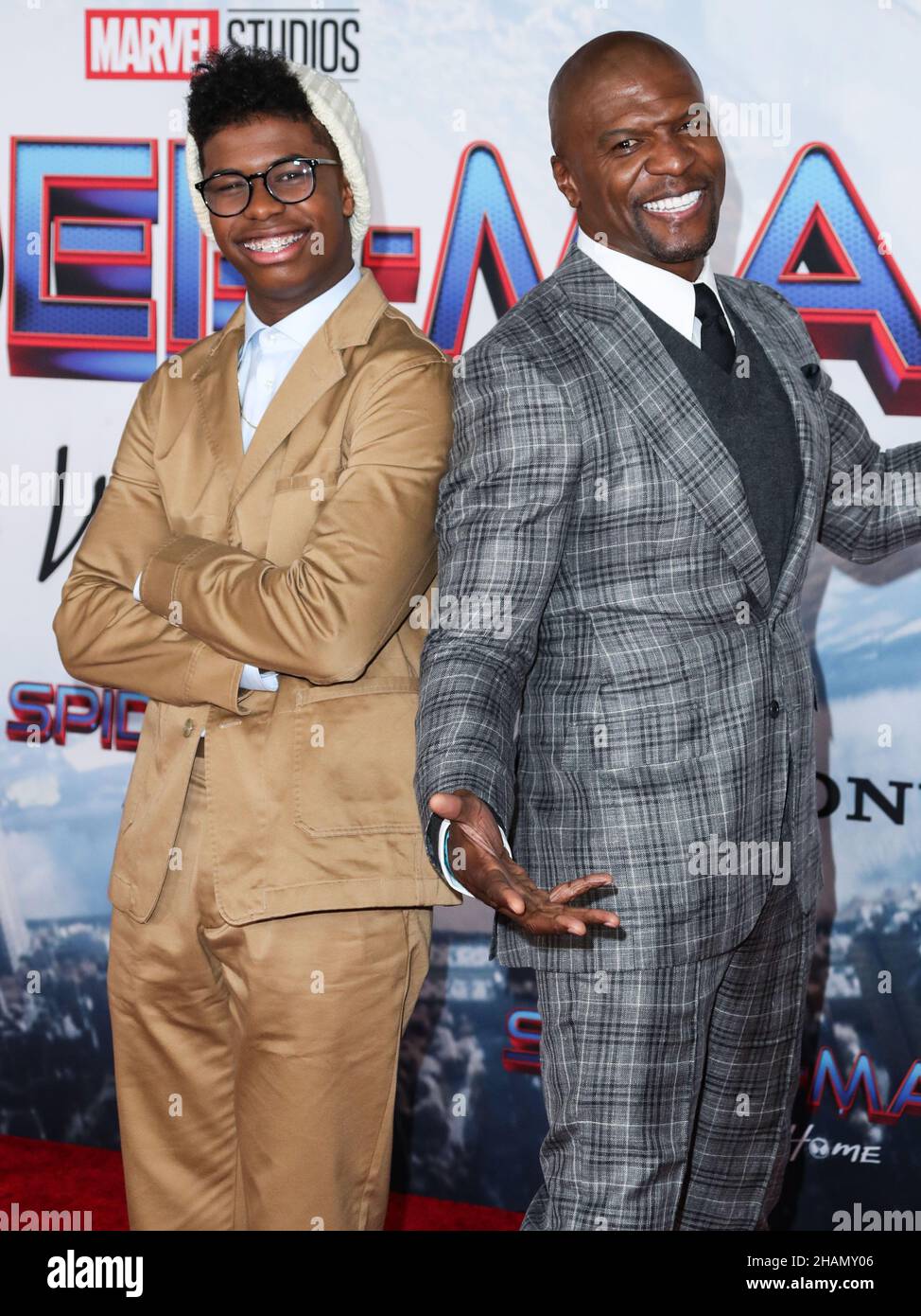 WESTWOOD, LOS ANGELES, KALIFORNIEN, USA - 13. DEZEMBER: Jesaja-Crews und Vater/Schauspieler-Terry-Crews kommen zur Los Angeles-Premiere von Columbia Picturs' 'Spider-man: No Way Home', die am 13. Dezember 2021 im Regency Village Theatre in Westwood, Los Angeles, Kalifornien, USA, stattfand. (Foto von Xavier Collin/Image Press Agency) Stockfoto