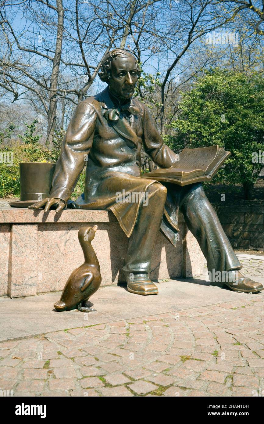 Statue des dänischen Autors Hans christian anderson im Central Park New york City USA Stockfoto