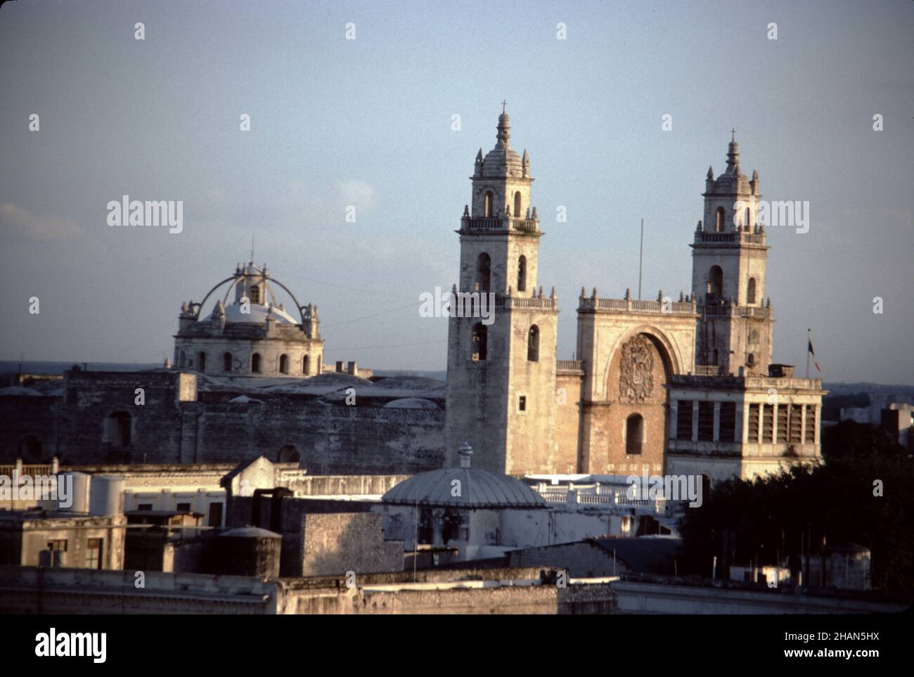 Merida, Mexiko. 12/27/1985. Kathedrale San Ildefonso. Erbaut auf dem Gelände einer Maya-Ruinen um 1525-1568. Stockfoto