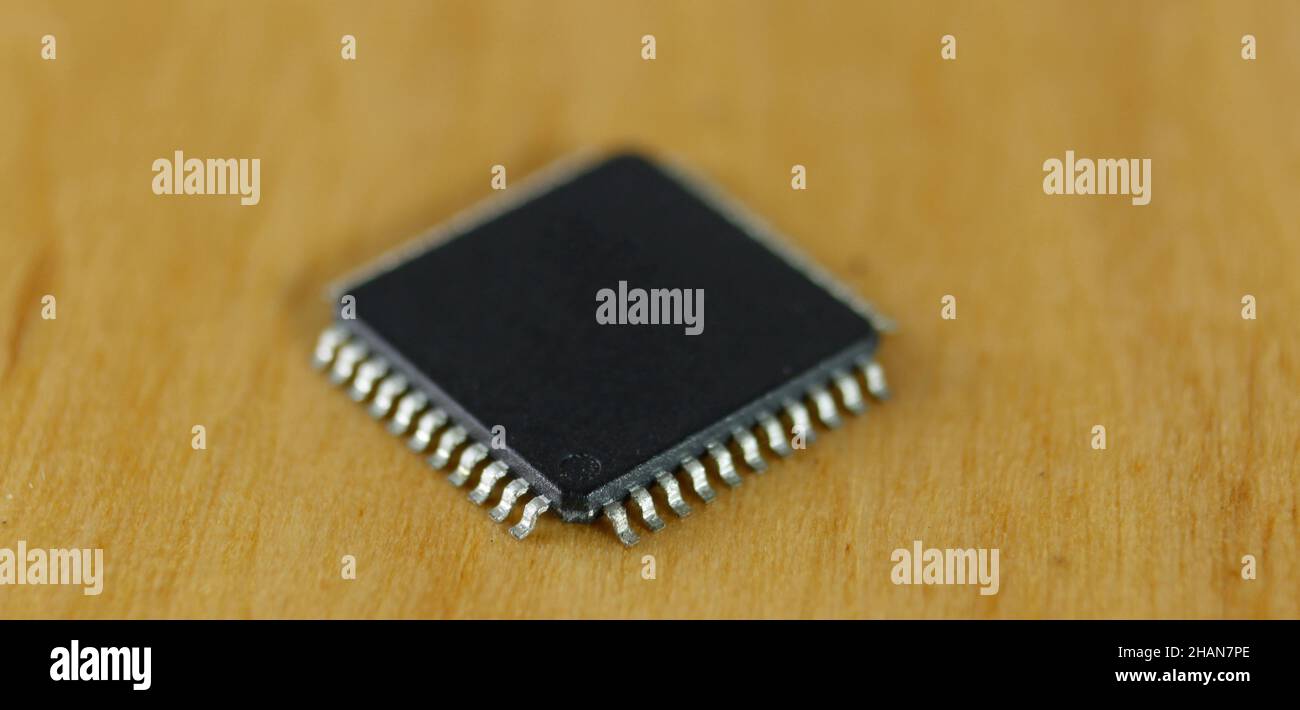 Elektronische Komponenten: Mikrocontroller-Makrobild. Selektiver Fokus. Stockfoto
