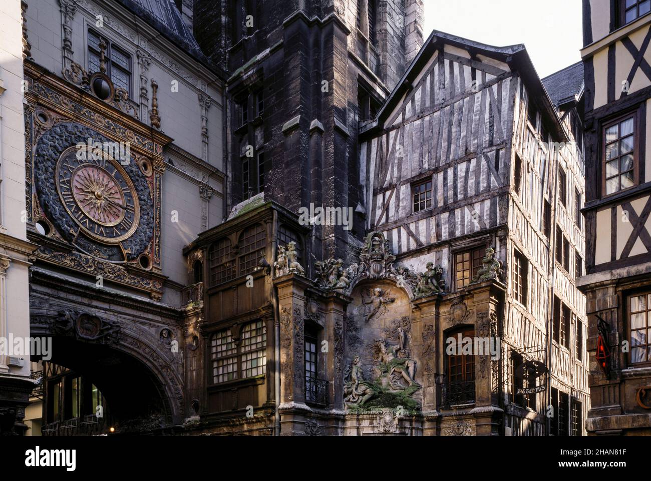 Rouen, Rue du Gros-Horloge, Große Uhr Stockfoto