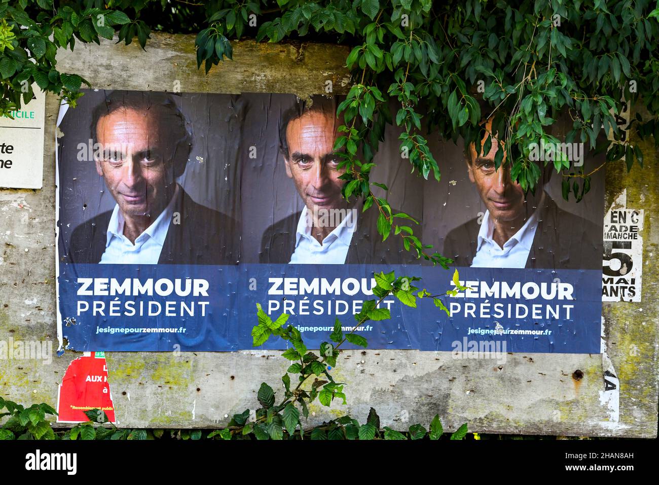 September 2021, Plakat zur Unterstützung des französischen rechtsextremen Kommentators Eric Zemmour, wahrscheinlicher Kandidat für die französischen Präsidentschaftswahlen 2022. Poste Stockfoto