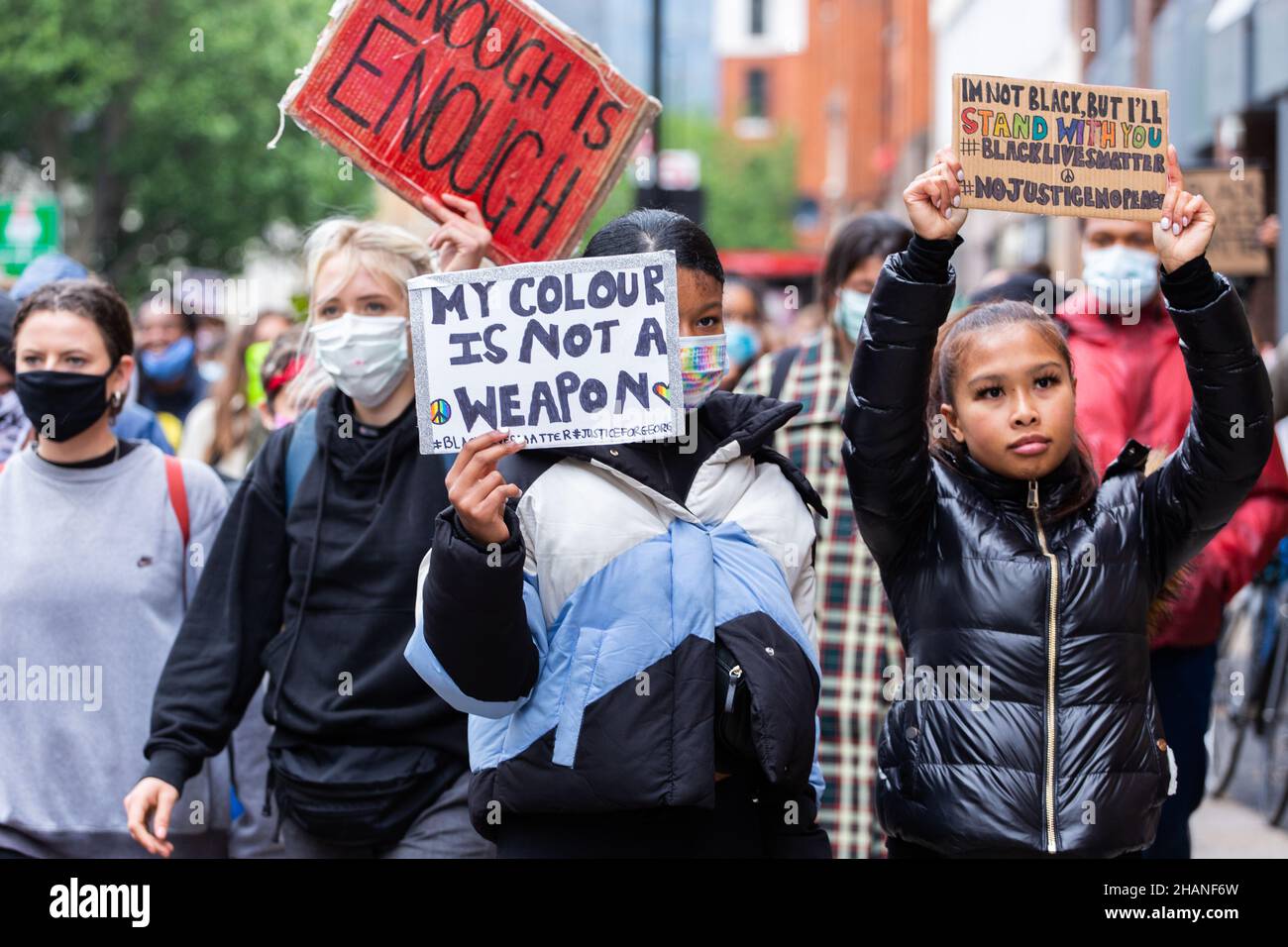 Weibliche BLM-Demonstranten mit meiner Farbe ist kein Waffenplakat London 2020 Stockfoto