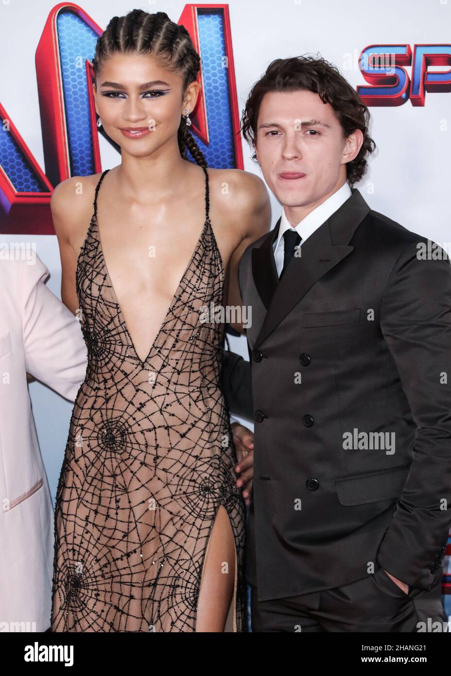 Westwood, Usa. 13th Dez 2021. WESTWOOD, LOS ANGELES, KALIFORNIEN, USA - 13. DEZEMBER: Die Schauspielerin Zendaya Coleman und der Schauspieler Tom Holland kommen zur Los Angeles Premiere von Columbia Pictures' 'Spider-man: No Way Home', die am 13. Dezember 2021 im Regency Village Theatre in Westwood, Los Angeles, Kalifornien, USA, stattfand. (Foto: Xavier Collin/Image Press Agency/Sipa USA) Quelle: SIPA USA/Alamy Live News Stockfoto