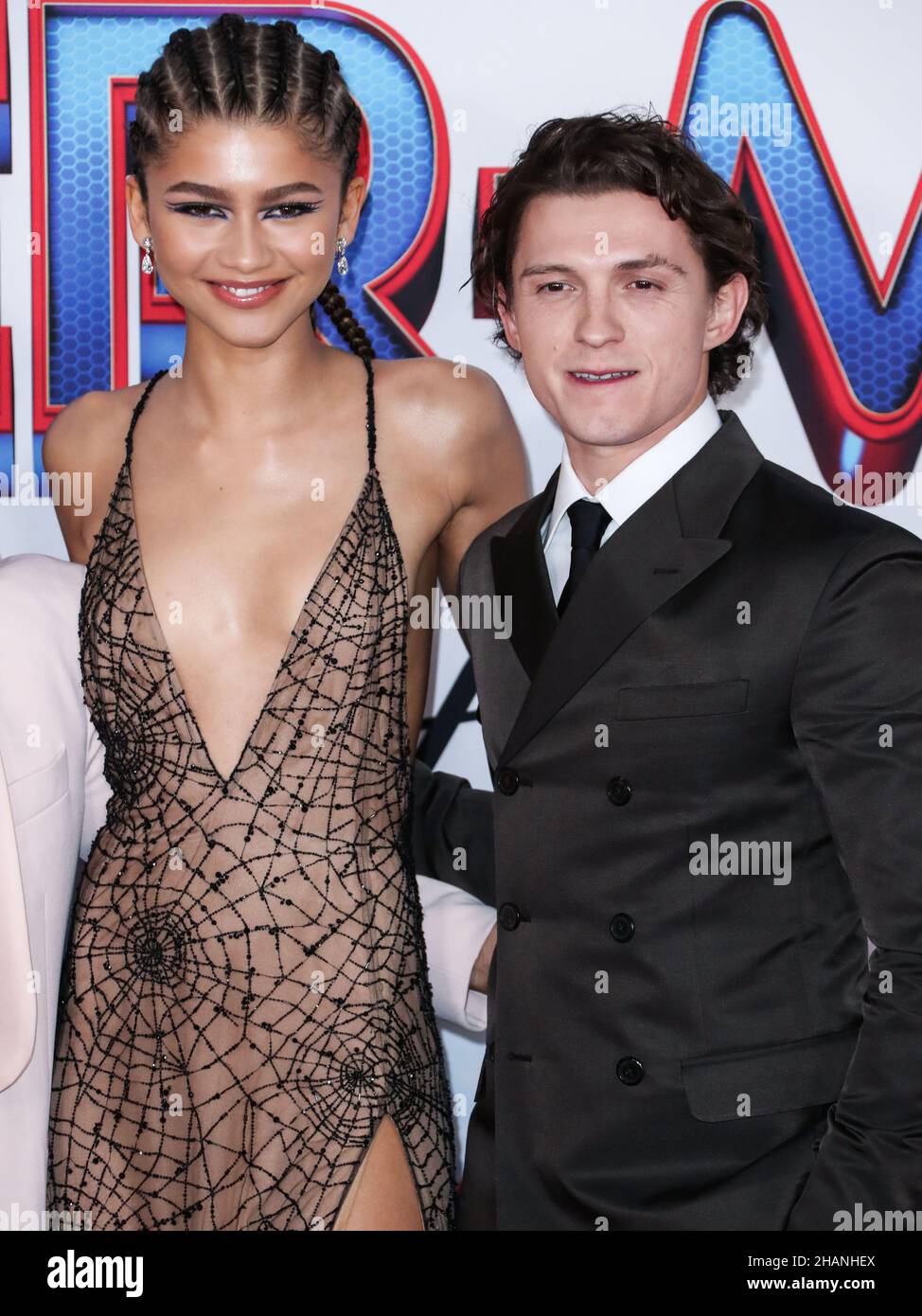 Westwood, Usa. 13th Dez 2021. WESTWOOD, LOS ANGELES, KALIFORNIEN, USA - 13. DEZEMBER: Die Schauspielerin Zendaya Coleman und der Schauspieler Tom Holland kommen zur Los Angeles Premiere von Columbia Pictures' 'Spider-man: No Way Home', die am 13. Dezember 2021 im Regency Village Theatre in Westwood, Los Angeles, Kalifornien, USA, stattfand. (Foto: Xavier Collin/Image Press Agency/Sipa USA) Quelle: SIPA USA/Alamy Live News Stockfoto