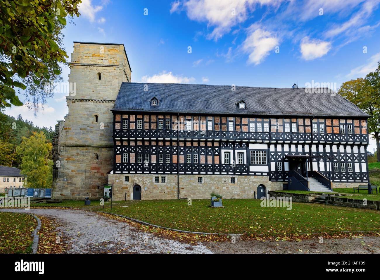 Försterhaus im Kloster Paulinzella in Rottenbach, Thüringen, Deutschland. Stockfoto