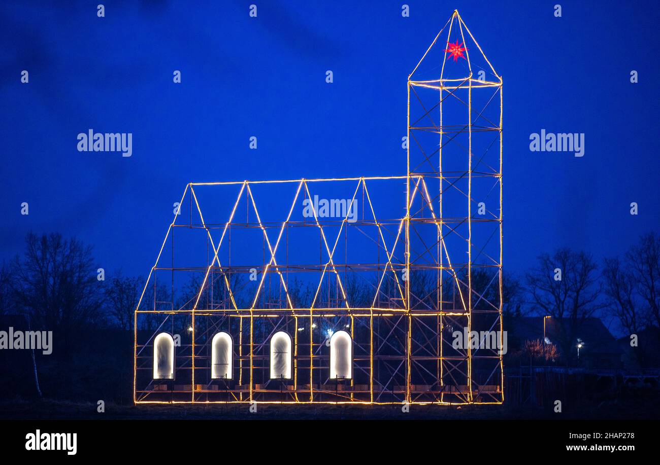 Fahrbinde, Deutschland. 14th Dez 2021. Die in den letzten Tagen von Gerüsten errichtete und mit