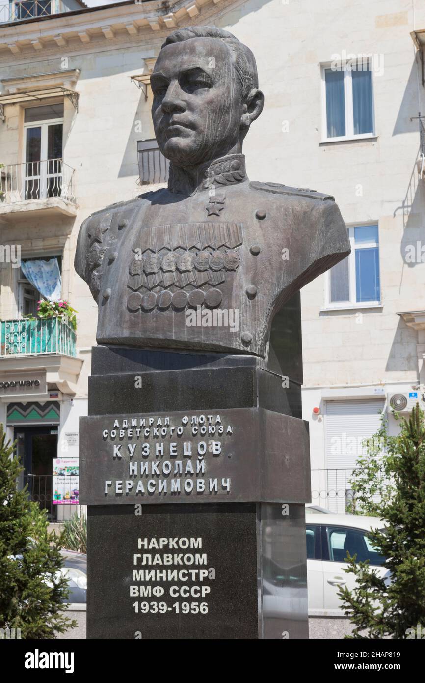Sewastopol, Krim, Russland - 29. Juli 2020: Büste des Admiral der Flotte der Sowjetunion, Held der Sowjetunion, Kusnezow Nikolai Gerasimowitsch Stockfoto