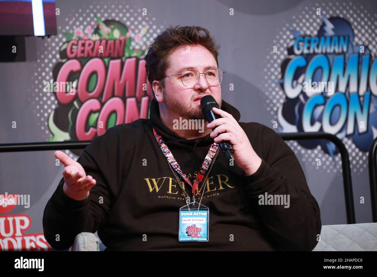 DEU, Deutschland, Dortmund, 03.12.21, Messe Dortmund Westfalenhallen, German Comic Con Dortmund 2021, Daniel Zillmann (Synchronsprecher) Stockfoto