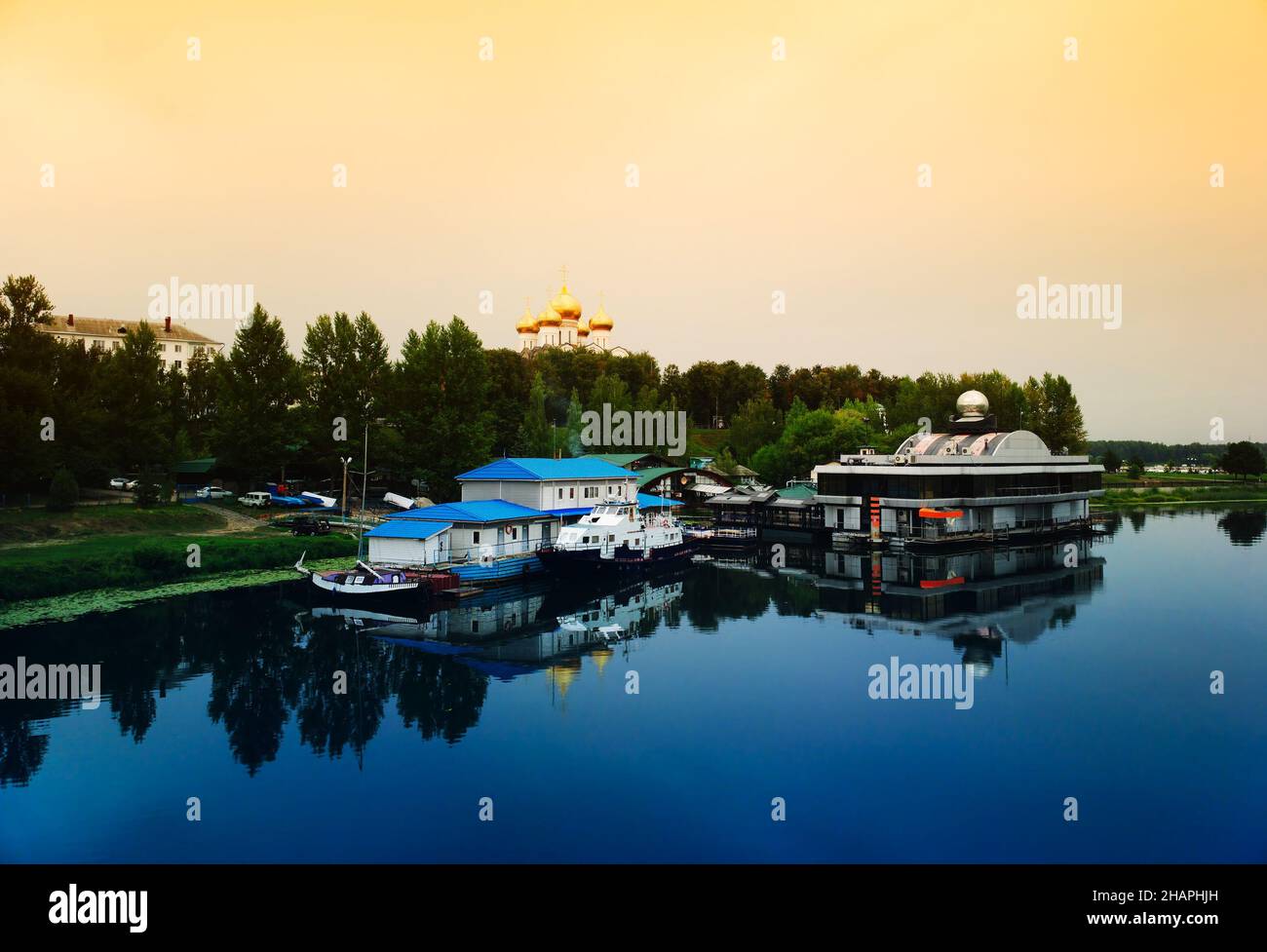 Hauptkai der Stadtlandschaft von Jaroslavl Stockfoto