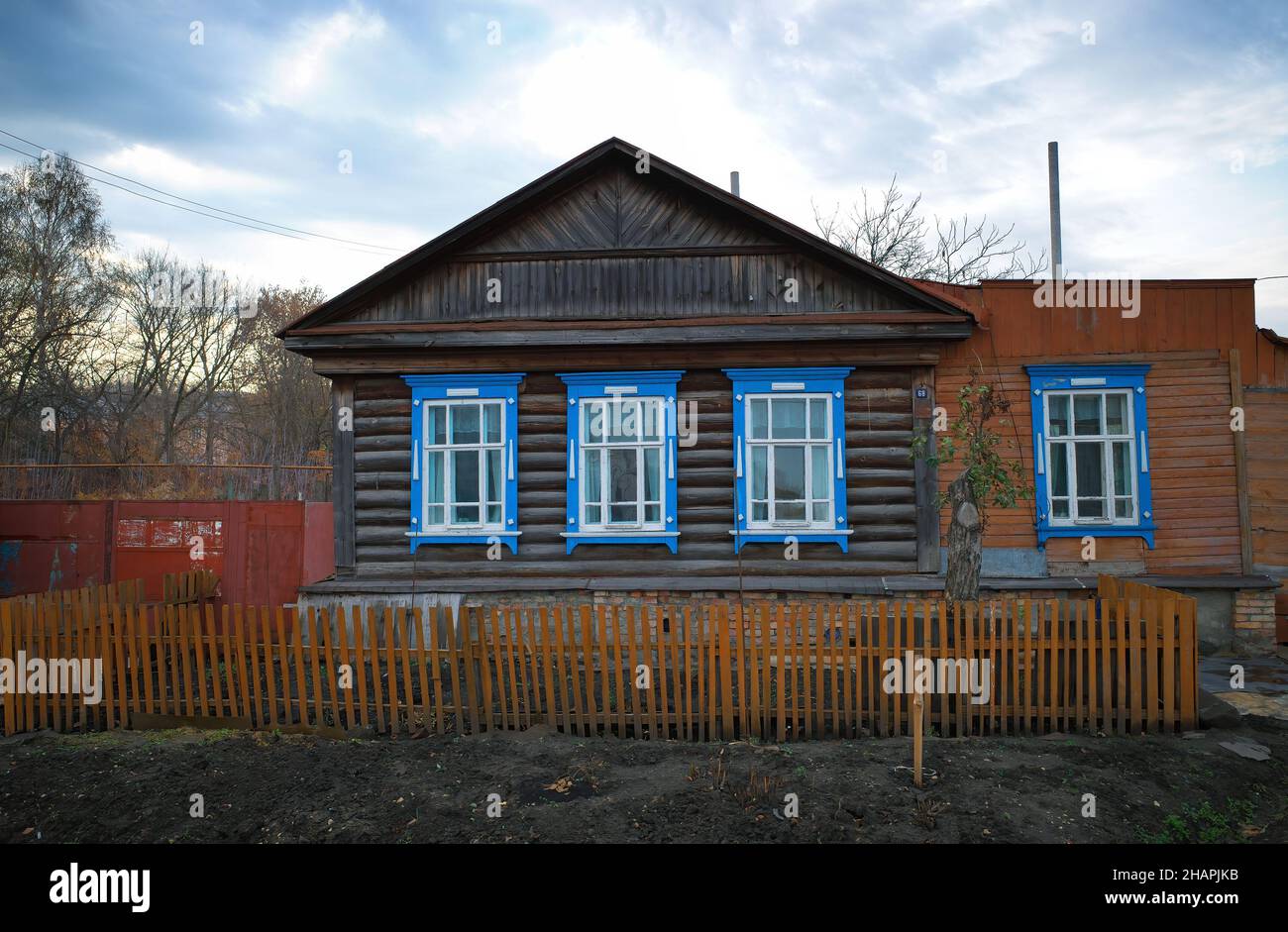 Typische russische Kabine (izba) Architektur Hintergrund Stockfoto