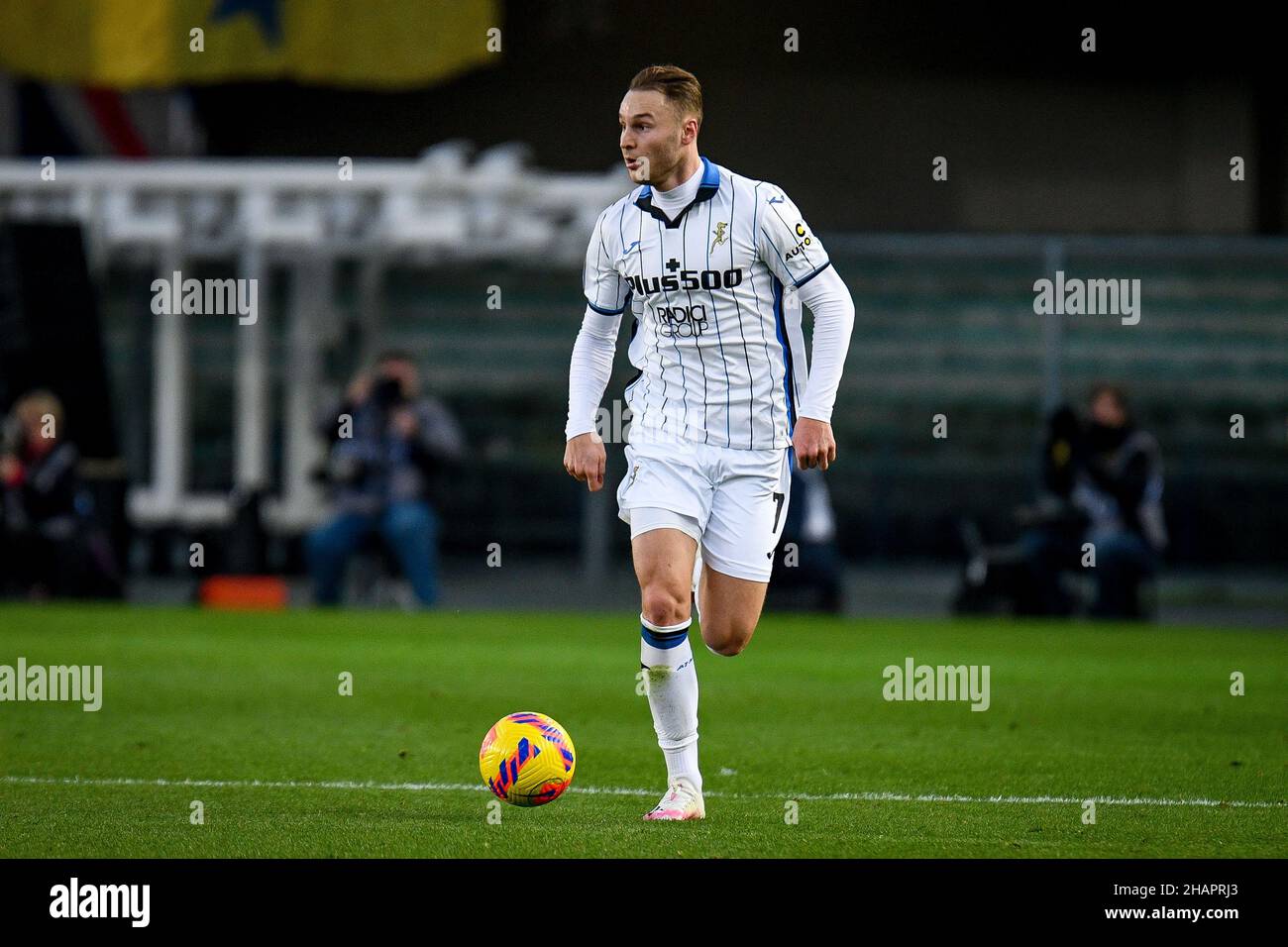 Verona, Italien. 12th Dez 2021. Atalanta's Teun Koopmeiners Portrait in Aktion während Hellas Verona FC vs Atalanta BC, italienische Fußballserie A Spiel in Verona, Italien, Dezember 12 2021 Quelle: Independent Photo Agency/Alamy Live News Stockfoto