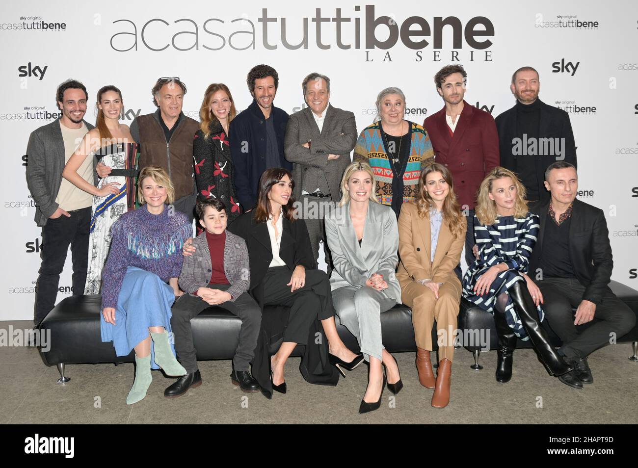 Rom, Italien. 14th Dez 2021. Die Darsteller nehmen an der Fotoserie Teil, einer casa tutti Bene la Serie im Quattro Fontane Cinema. (Foto: Mario Cartelli/SOPA Images/Sipa USA) Quelle: SIPA USA/Alamy Live News Stockfoto