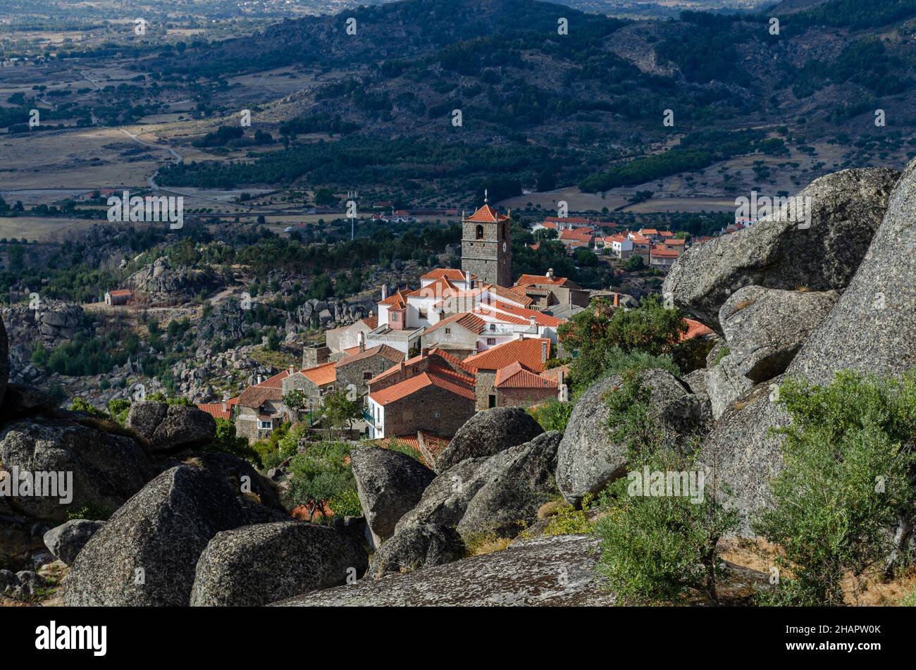 Blick auf das mittelalterliche Dorf Monsanto, Portugal Stockfoto