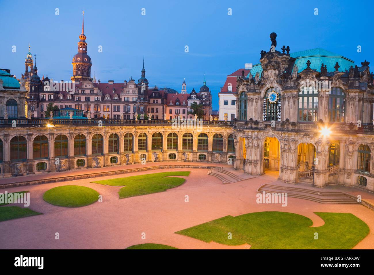 Außenansicht des Zwinger-Schlossmuseums, Dresden, Sachsen, Deutschland Stockfoto
