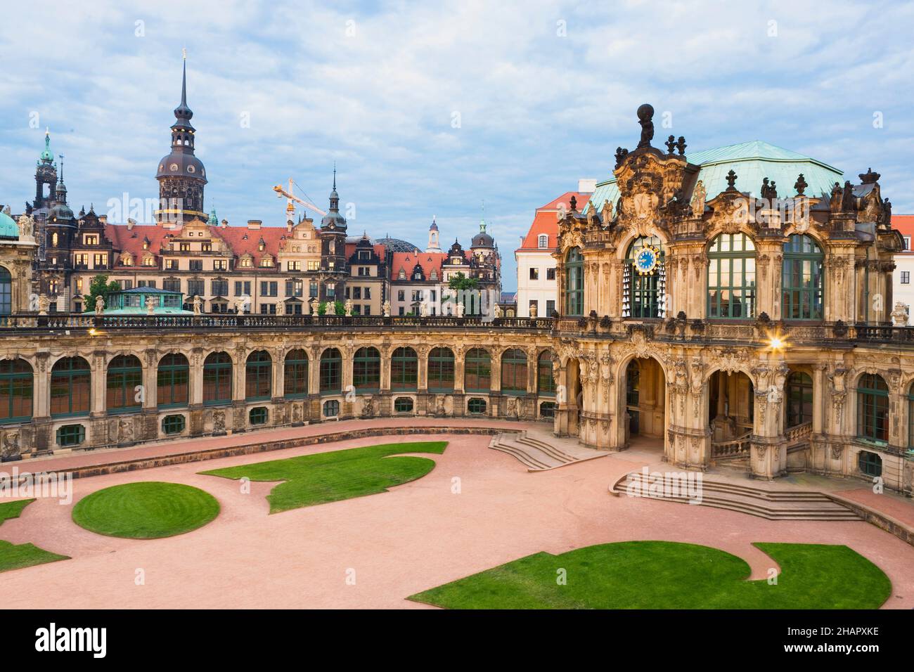 Außenansicht des Zwinger-Schlossmuseums, Dresden, Sachsen, Deutschland Stockfoto
