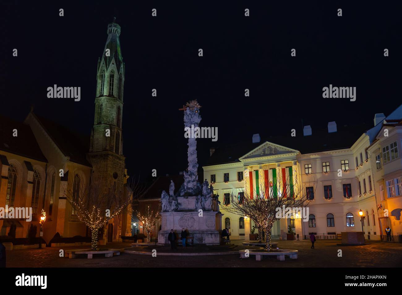 Beleuchteten Sopron Hauptplatz weihnachten Winter Zeit Stockfoto