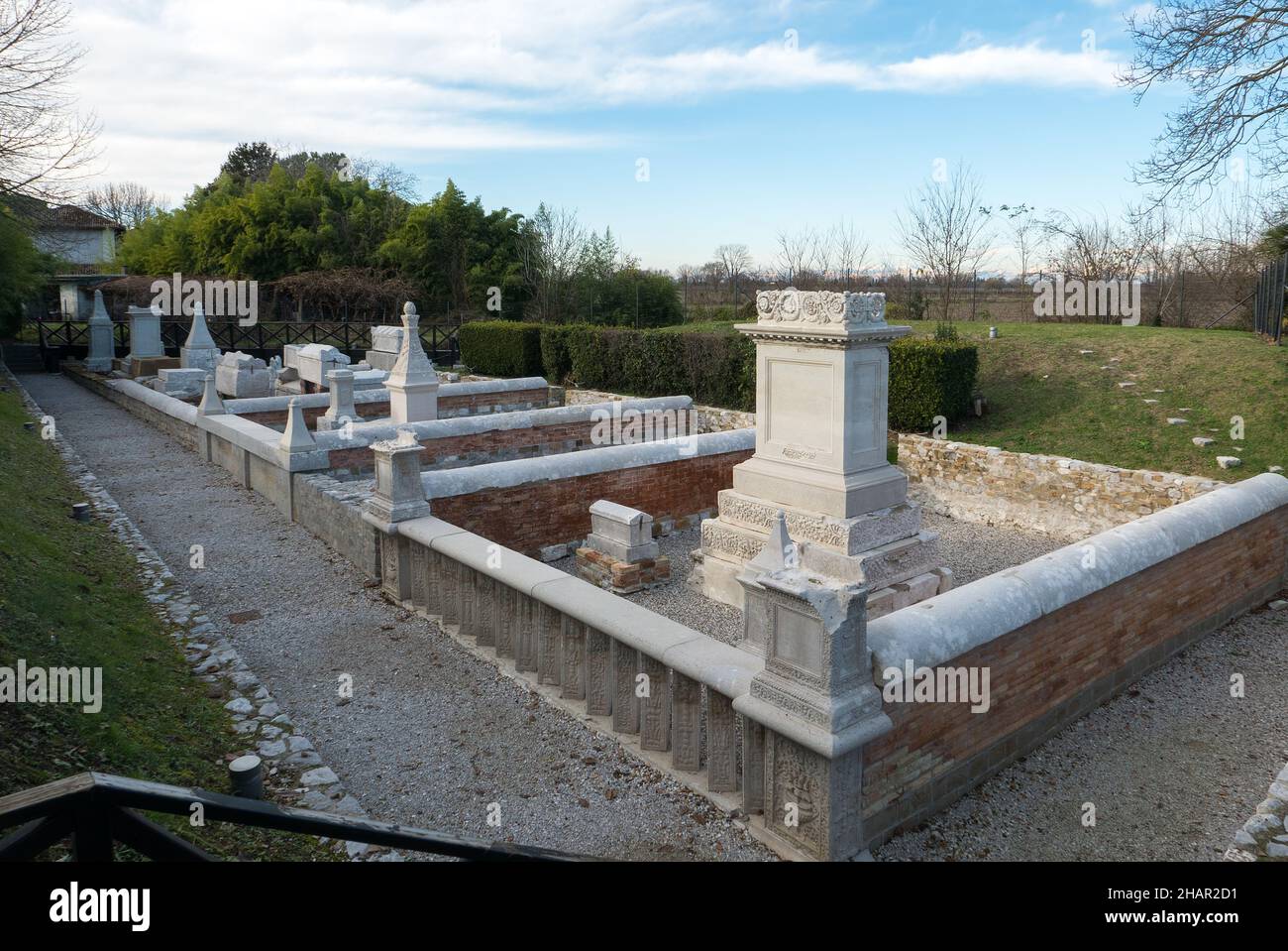 Aquileia, Italien - das archäologische Gebiet mit den Überresten des antiken römischen Friedhofs von Aquileia Stockfoto