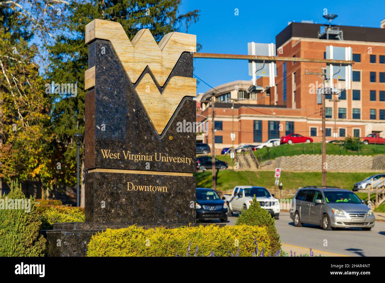 Morgantown, WV - 5. November 2021: Unterschrift der West Virginia University Stockfoto
