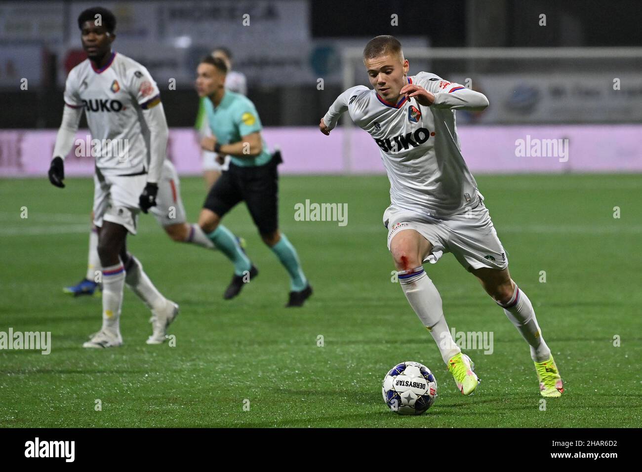 VELSEN, NIEDERLANDE - 14. DEZEMBER: Roman Tugarinov von Telstar beim niederländischen TOTO KNVB-Pokalspiel zwischen Telstar und Spakenburg im Telstar-Stadion am 14. Dezember 2021 in Velsen, Niederlande (Foto: Patrick Goosen/Orange Picches) Stockfoto