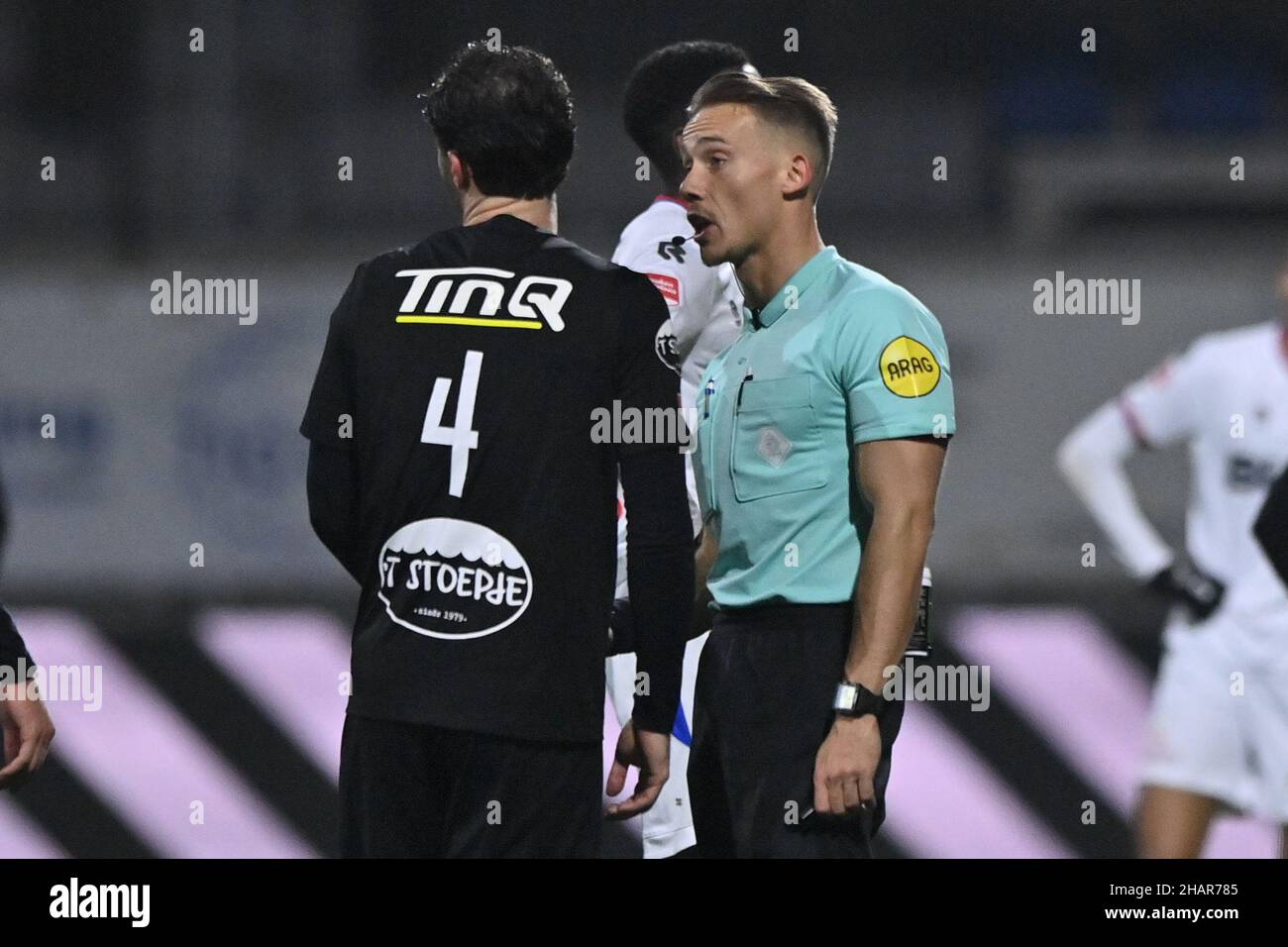 VELSEN, NIEDERLANDE - 14. DEZEMBER: Schiedsrichter Eijgelsheim während des niederländischen TOTO KNVB Cup-Spiels zwischen Telstar und Spakenburg am 14. Dezember 2021 im Telstar Stadion in Velsen, Niederlande (Foto: Patrick Goosen/Orange Picters) Stockfoto