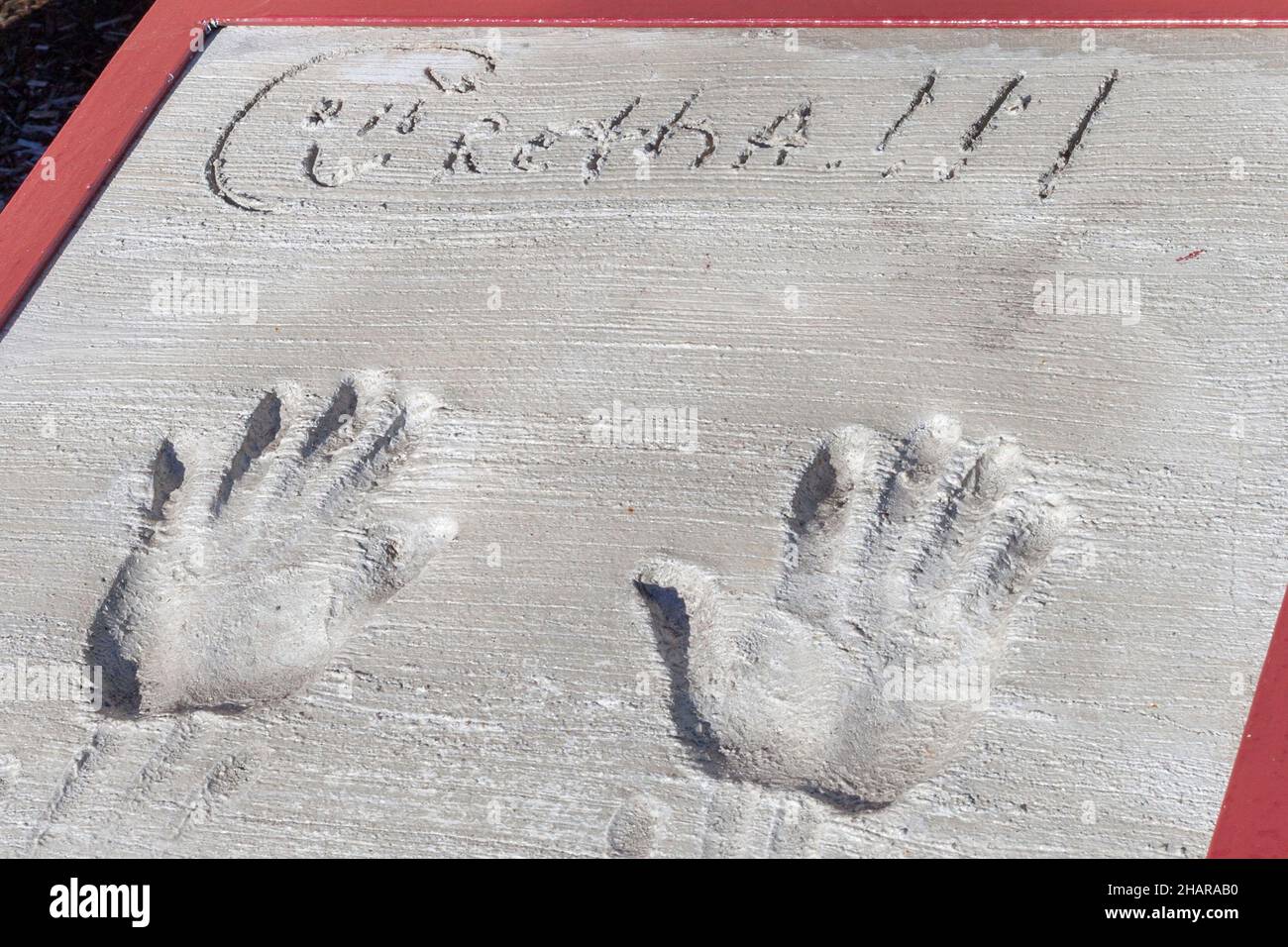 Detroit, Michigan - Aretha Franklin's Handprints am Legends Plaza im Detroit Historical Museum. Das plaza zeigt Handdrucke von Personen, die haben Stockfoto