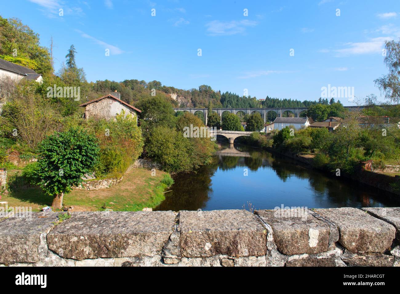 Brücke in Französisch Saint-Leonard-de-Noblat in der Haute-Vienne Stockfoto