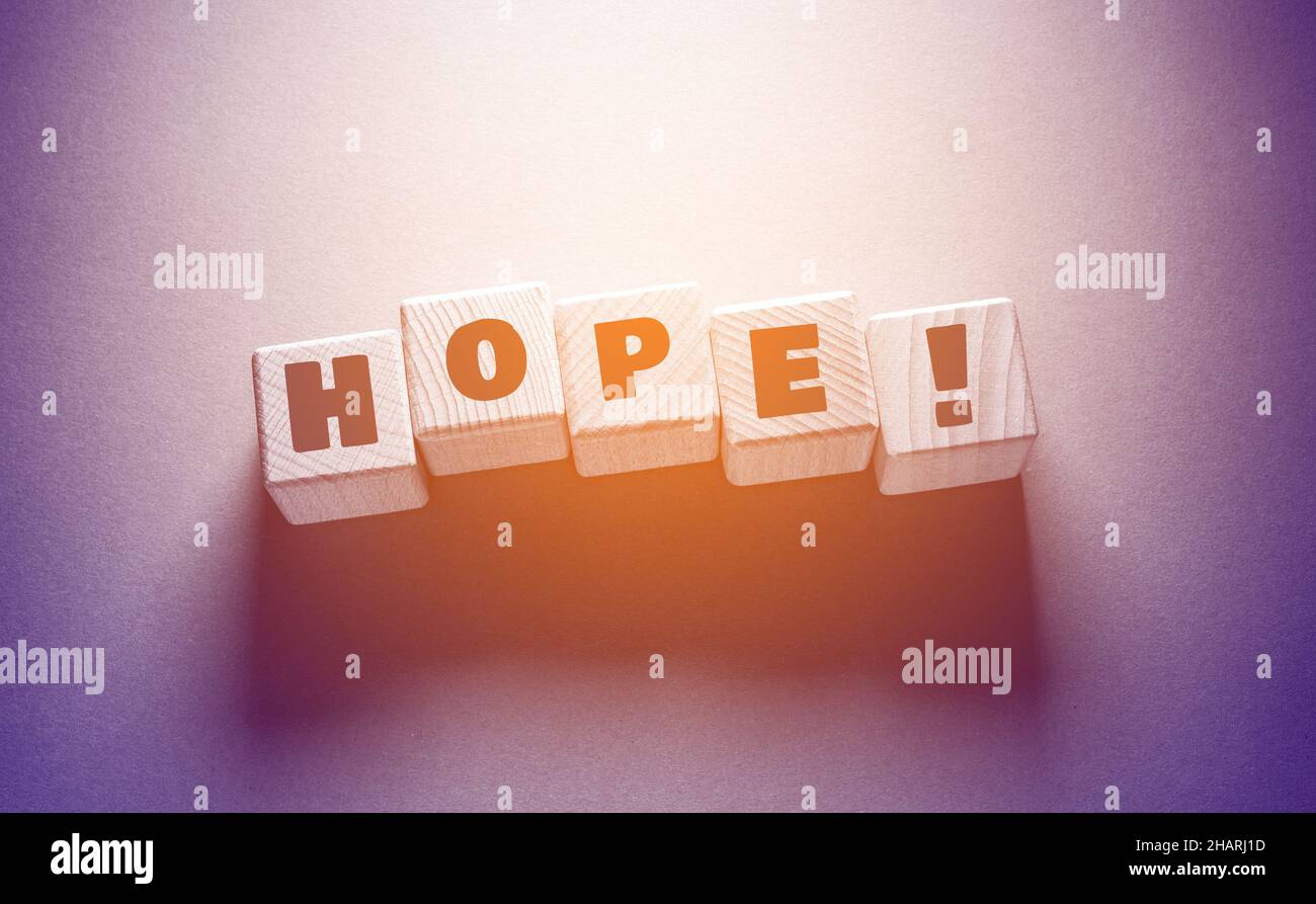 Hope Wort auf Holzwürfel geschrieben Stockfoto