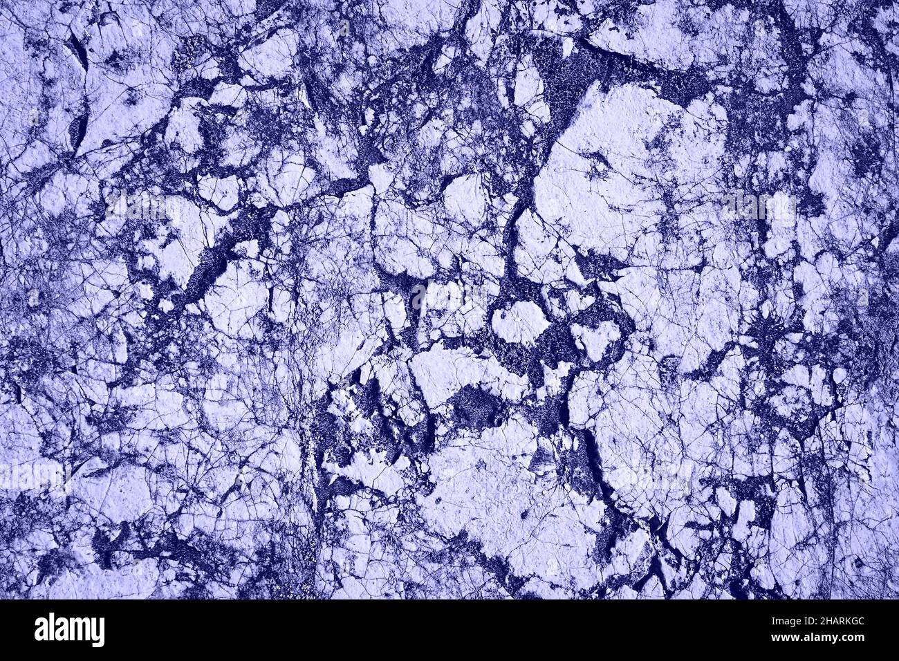 Marmor Stein Platte strukturierten Hintergrund in sehr peri lila Farbe getönt Stockfoto