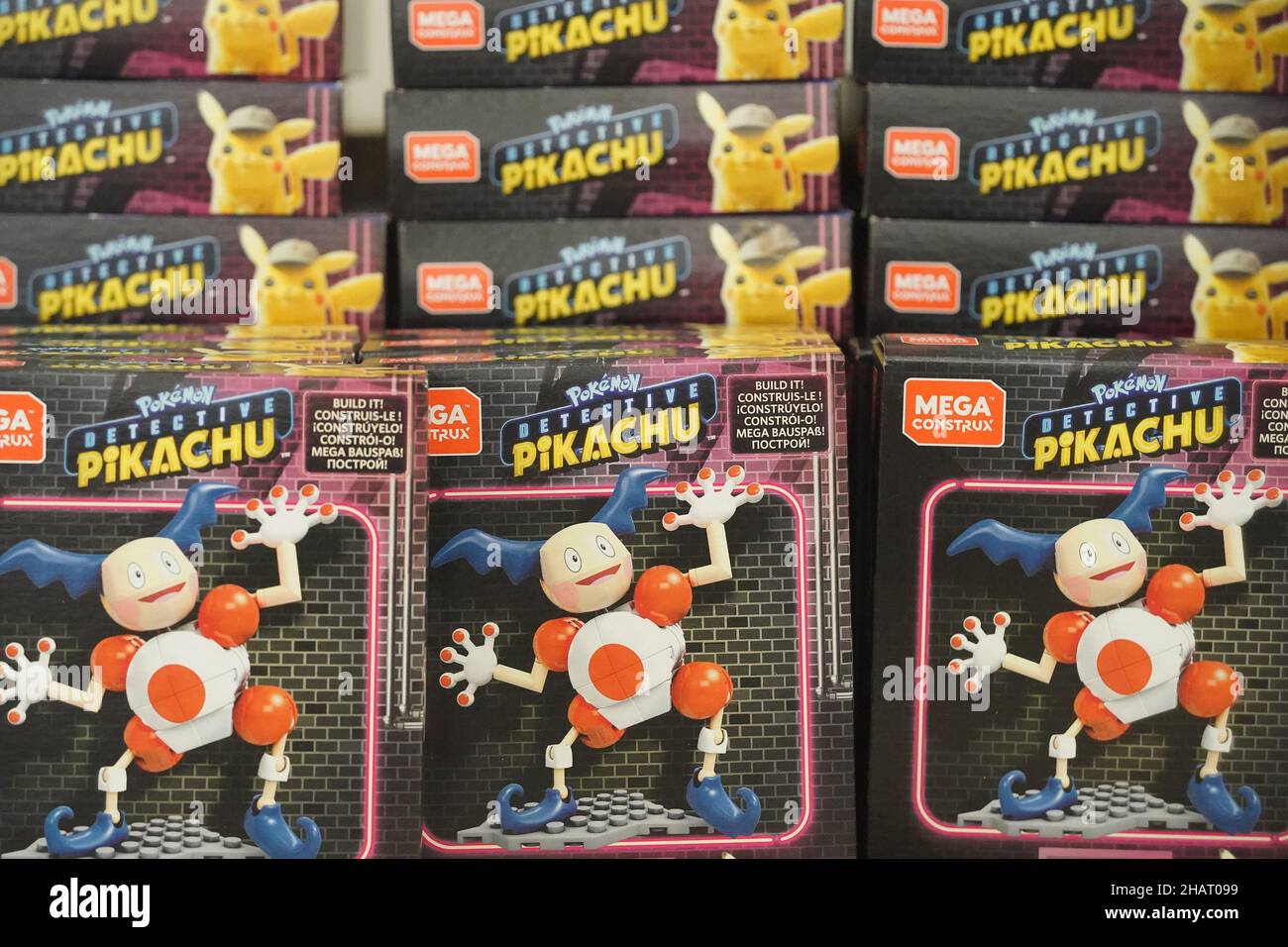 Florissant, Usa. 14th Dez 2021. Pokemon Detective Pikachu-Spielzeuge warten darauf, am Dienstag, den 14. Dezember 2021, beim Angle Tree Toy Give-a-Way der Heilsarmee in Florissant, Missouri ausgewählt zu werden. Die Heilsarmee wird über 4000 Spielzeuge in drei Tagen an bedürftige Familien zu Weihnachten verschenken. Foto von Bill Greenblatt/UPI Credit: UPI/Alamy Live News Stockfoto