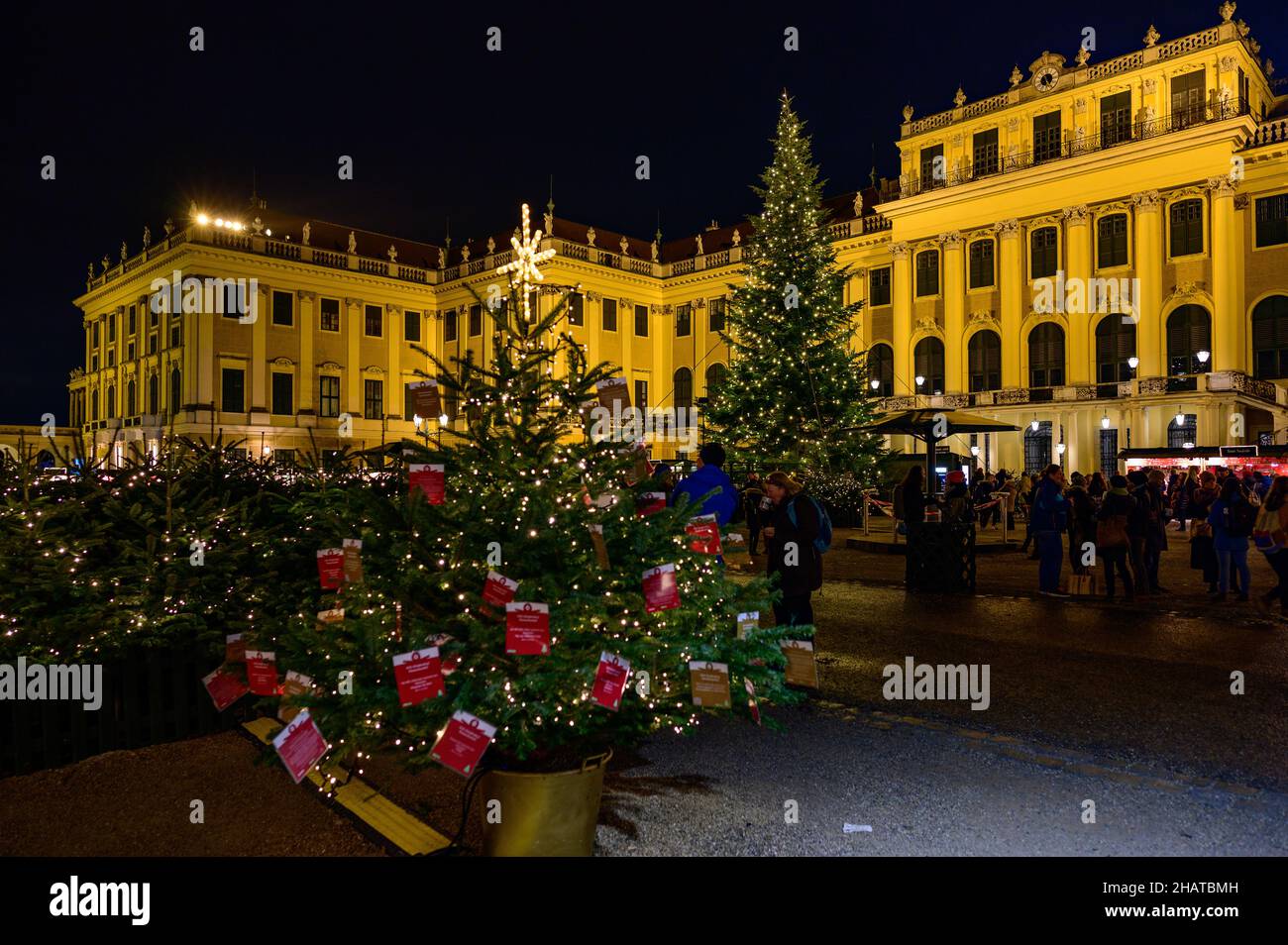 wien, österreich, 14. dez. 2021, Adventmarkt vor Schloss schönbrunn Stockfoto