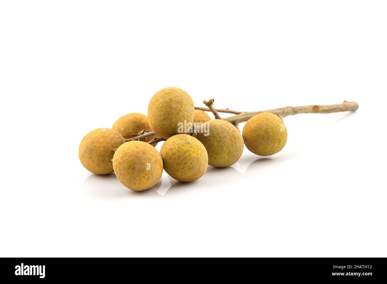 Frisches Obst longan isoliert auf weißem Hintergrund Stockfoto