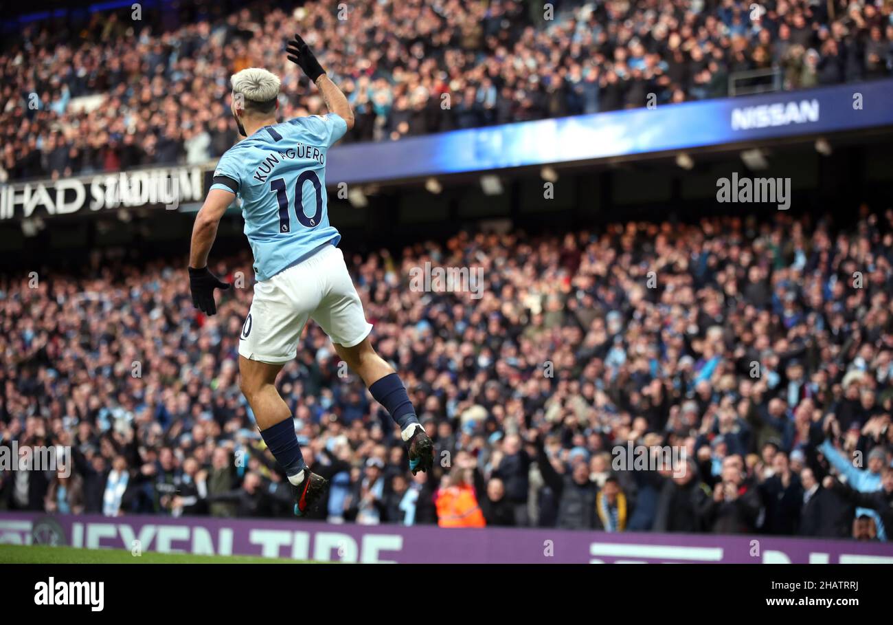 Fileboto vom 10-02-2019 von Sergio Aguero aus Manchester City feiert das zweite Tor seiner Spielenden. Aguero verpasste früh einen Sitter, aber er machte mehr als Wiedergutmachung, indem er einen Hattrick erzielte, als City 6-0 Gewinner über die Londoner herausbrachte. Ausgabedatum: Mittwoch, 15. Dezember 2021. Stockfoto