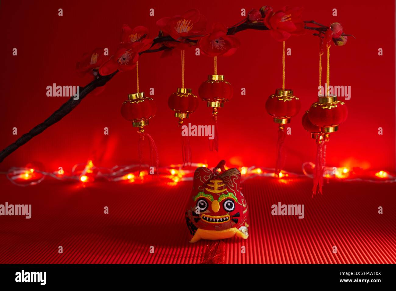 Tradition chinesische Stoffpuppe Tiger. 2022 Tiger Jahr. Stockfoto