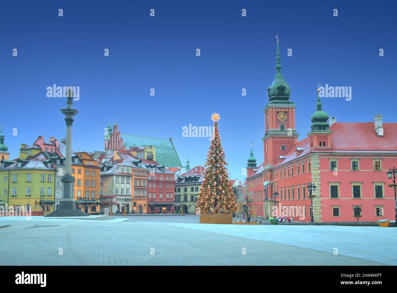 Schlossplatz und Weihnachtsbaum in der Warschauer Altstadt. Stockfoto